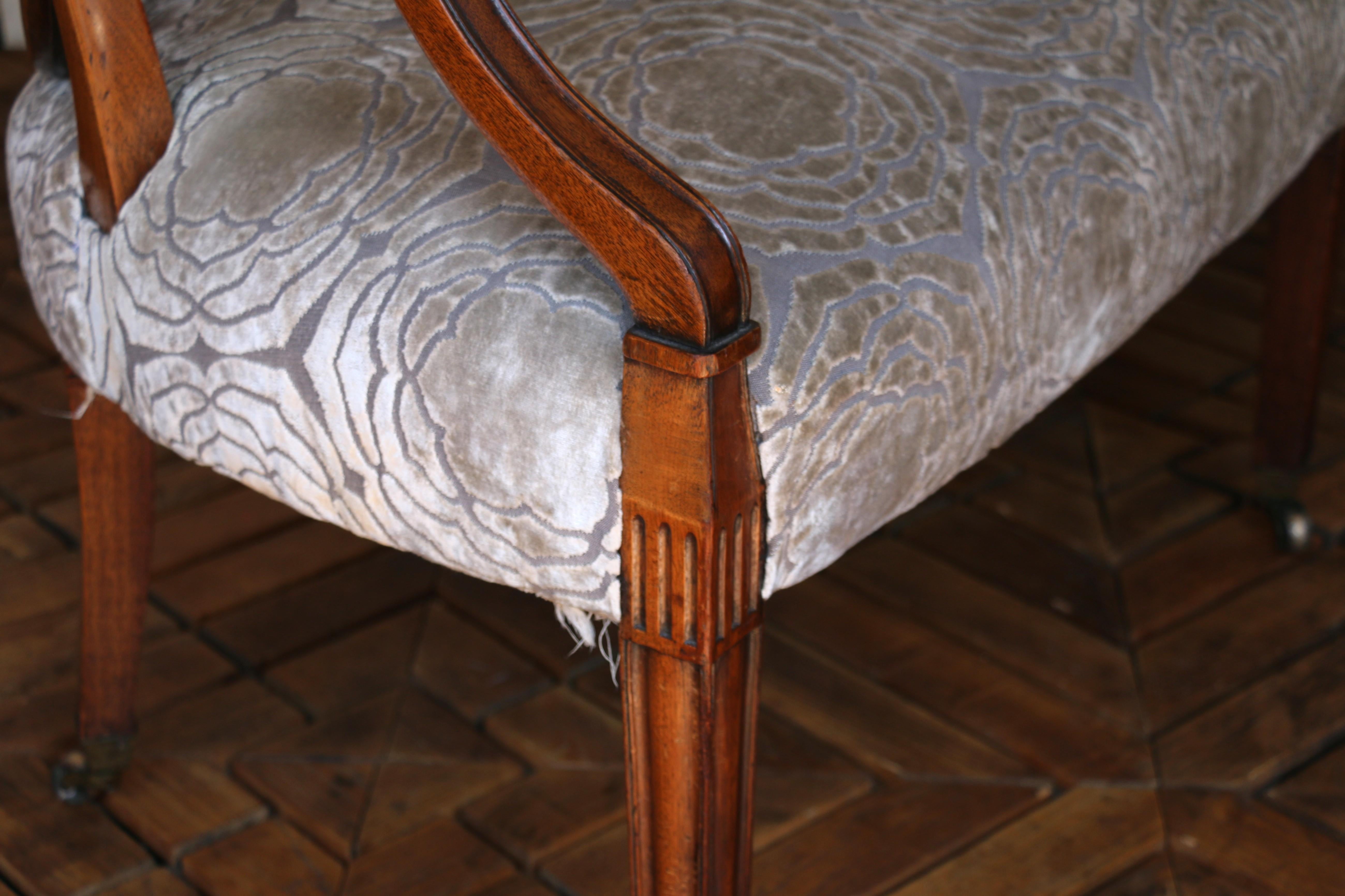 Antique Hepplewhite-Style Mahogany Shield-Back Settee, Circa 1890s For Sale 13