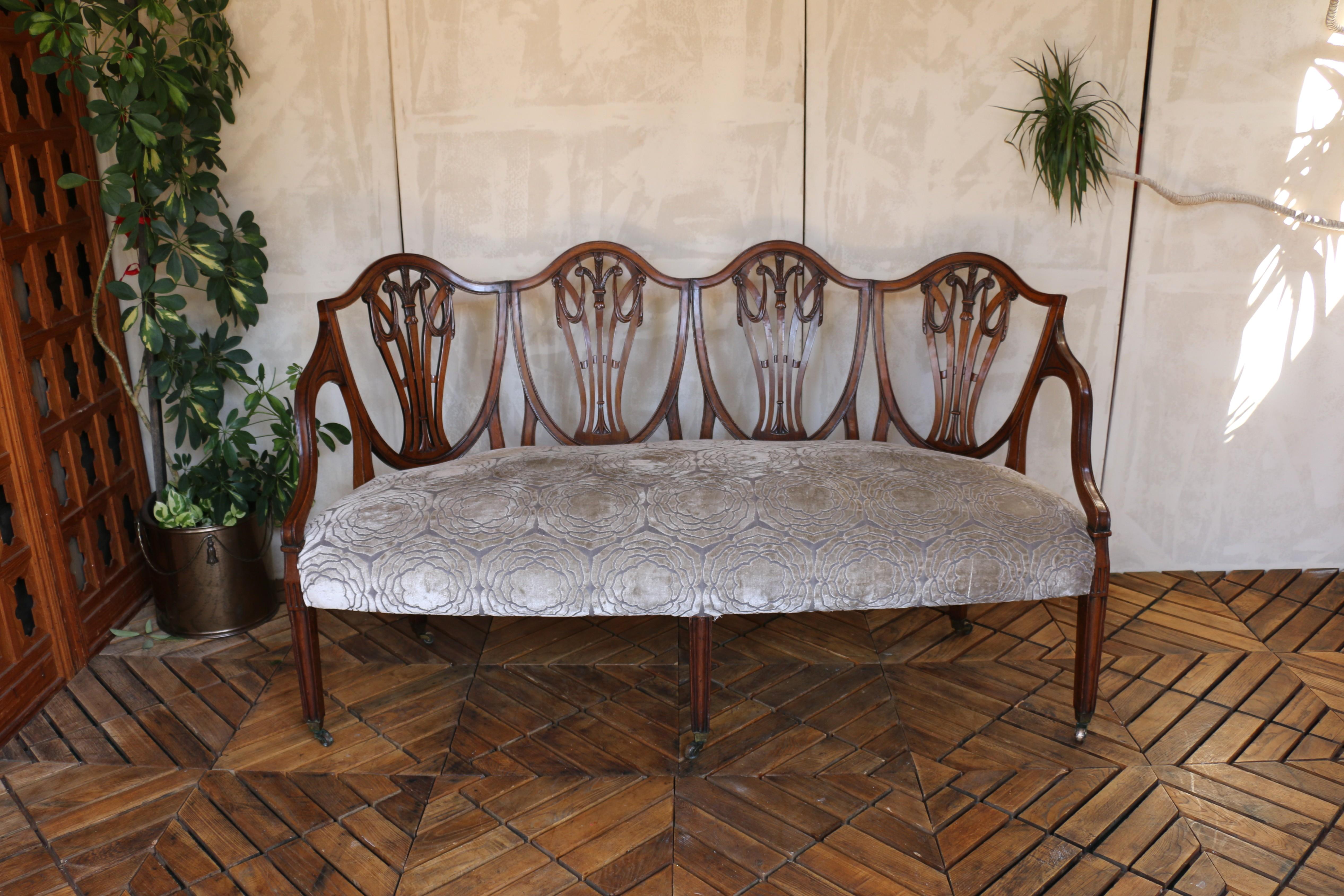Neoclassical Revival Antique Hepplewhite-Style Mahogany Shield-Back Settee, Circa 1890s For Sale