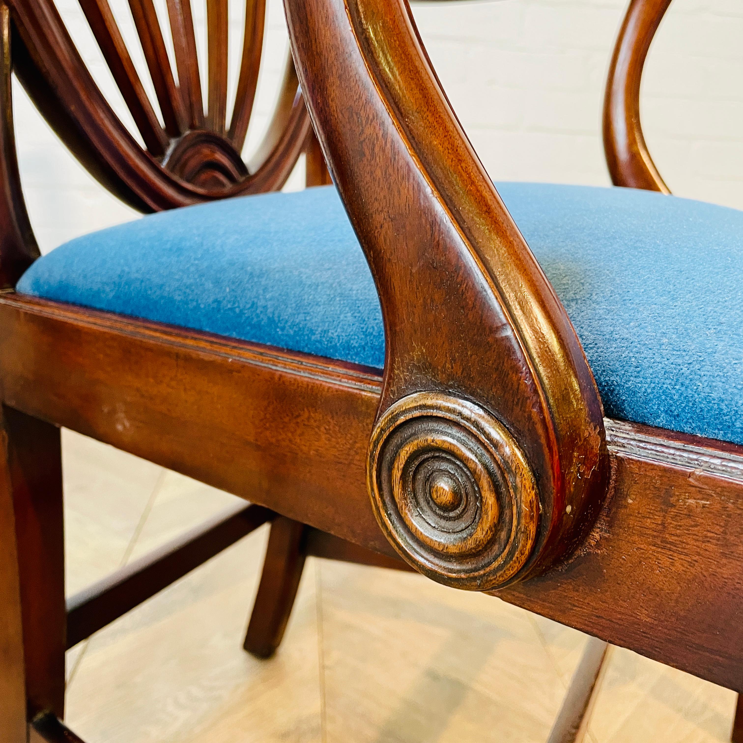 Antique Hepplewhite Style Shield Back Dining Chairs, Set of 8 Bon état à Ely, GB