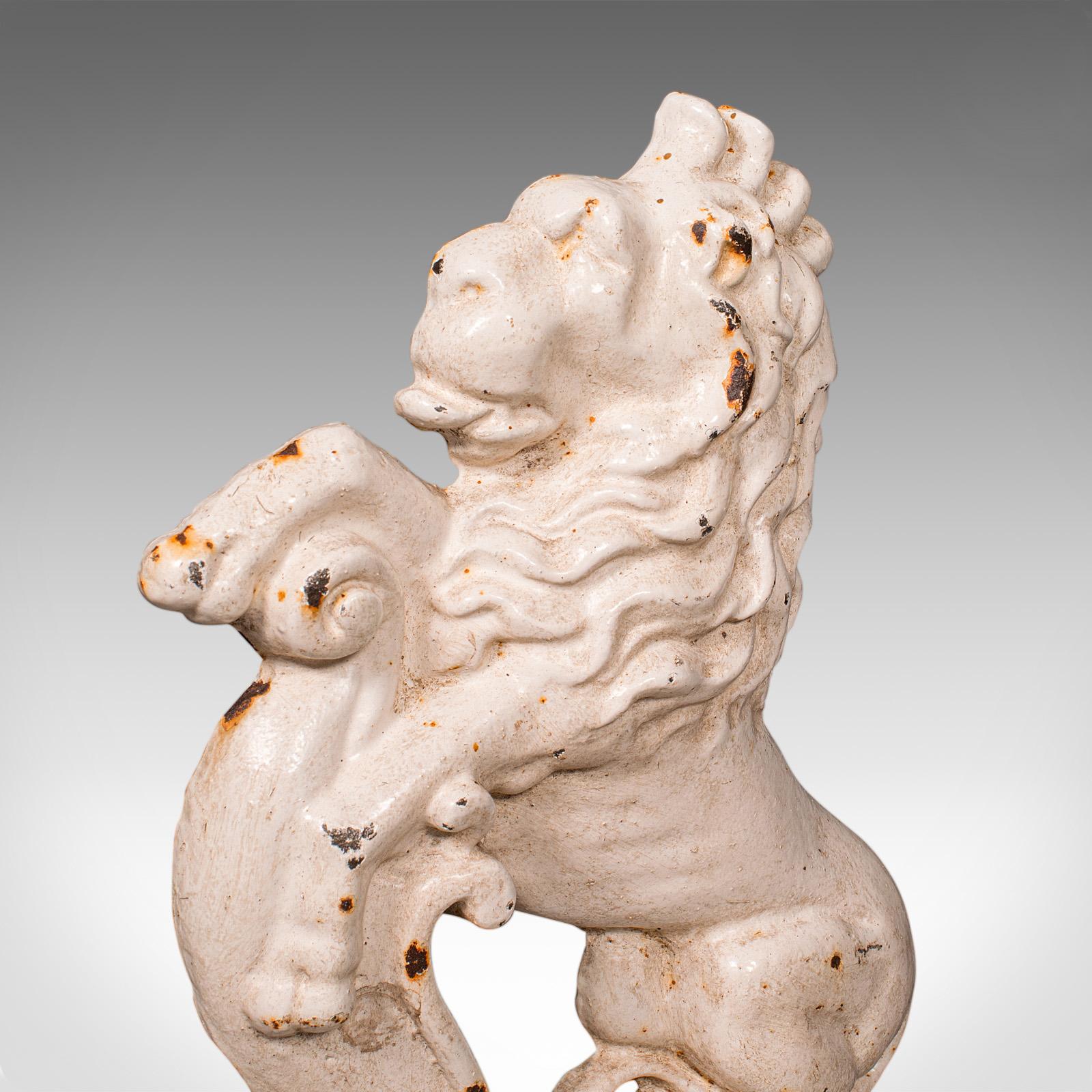 Antico fermaporta a forma di leone araldico, inglese, guardiano della porta in ghisa, vittoriano, 1890 In condizioni buone in vendita a Hele, Devon, GB