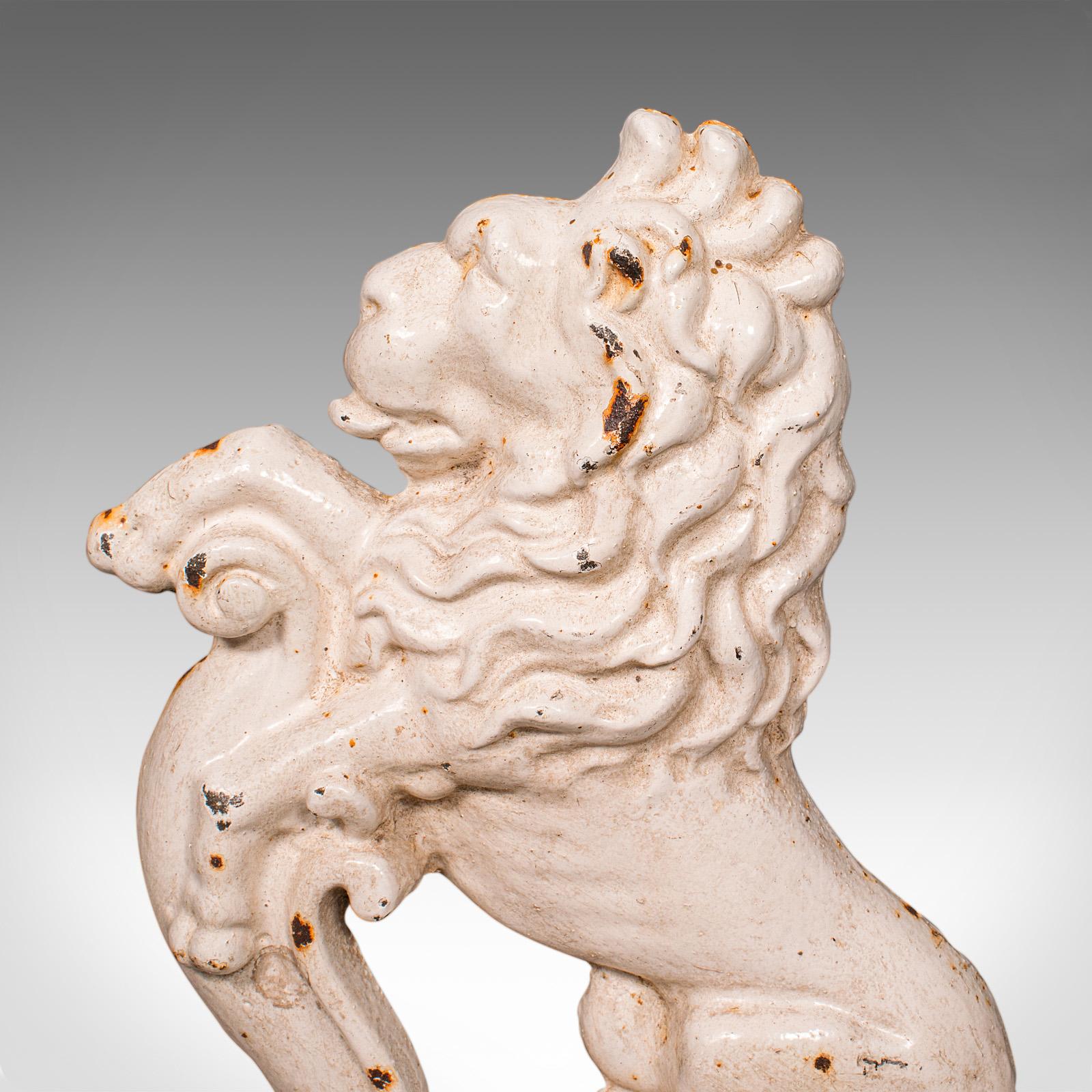 Fine XIX secolo Antico fermaporta a forma di leone araldico, inglese, guardiano della porta in ghisa, vittoriano, 1890 in vendita