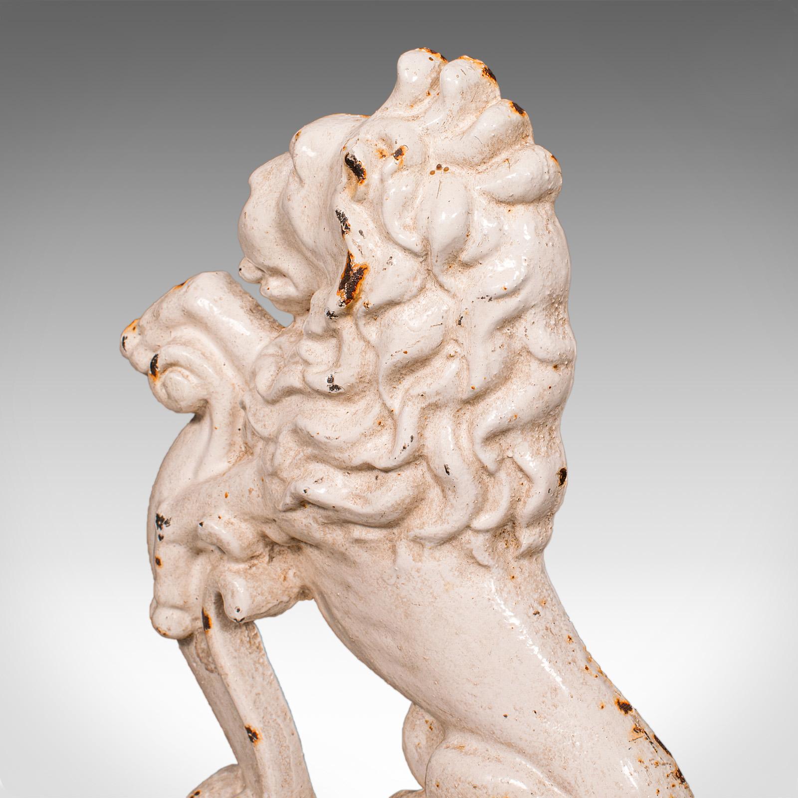 Ferro Antico fermaporta a forma di leone araldico, inglese, guardiano della porta in ghisa, vittoriano, 1890 in vendita