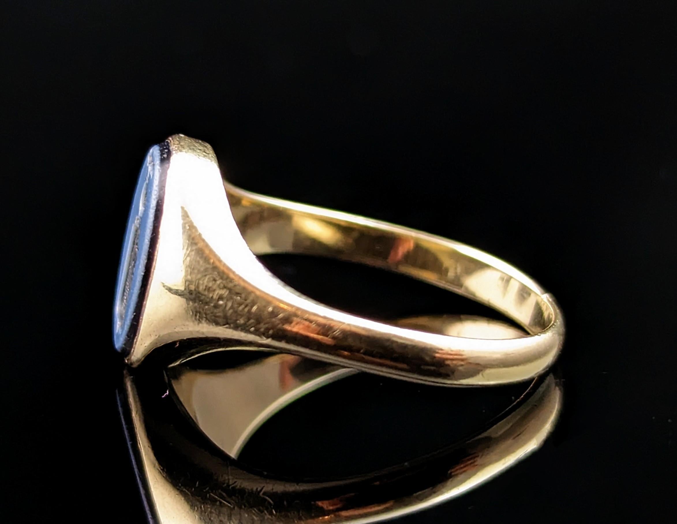 Antique Heraldic signet ring, Sardonyx, 9k yellow gold  13