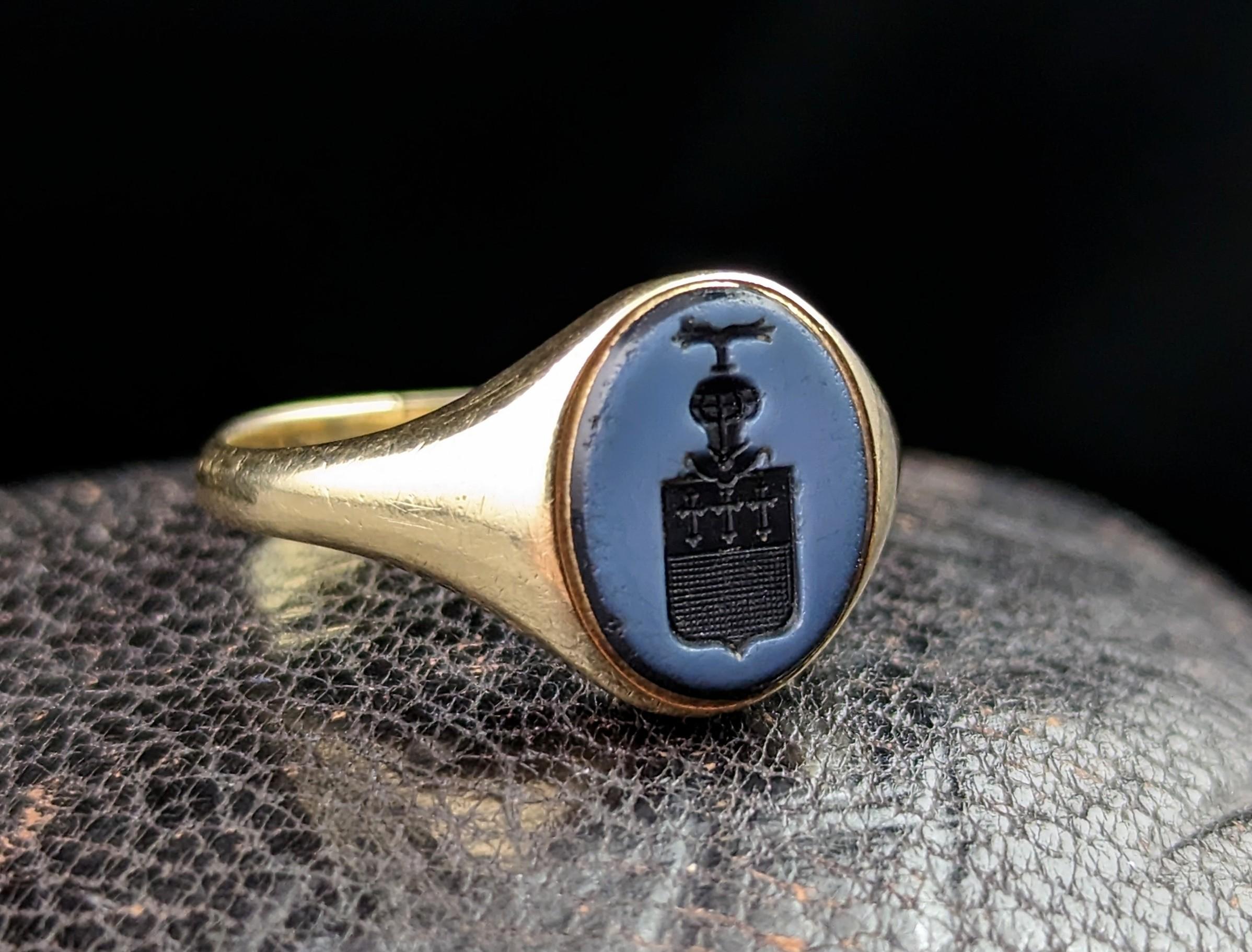 Edwardian Antique Heraldic signet ring, Sardonyx, 9k yellow gold 