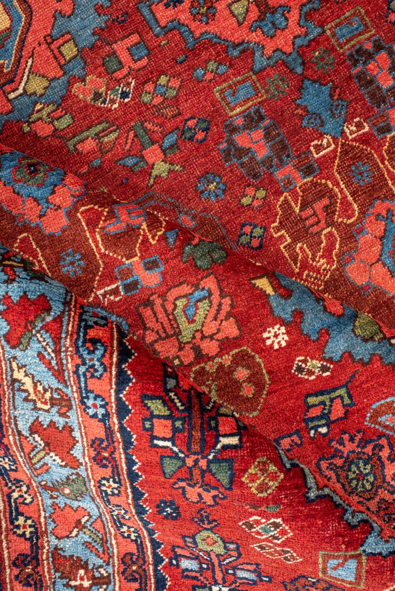 Antiker Herati-Bidjar mit rotem Feld und blauen Details im Angebot 1
