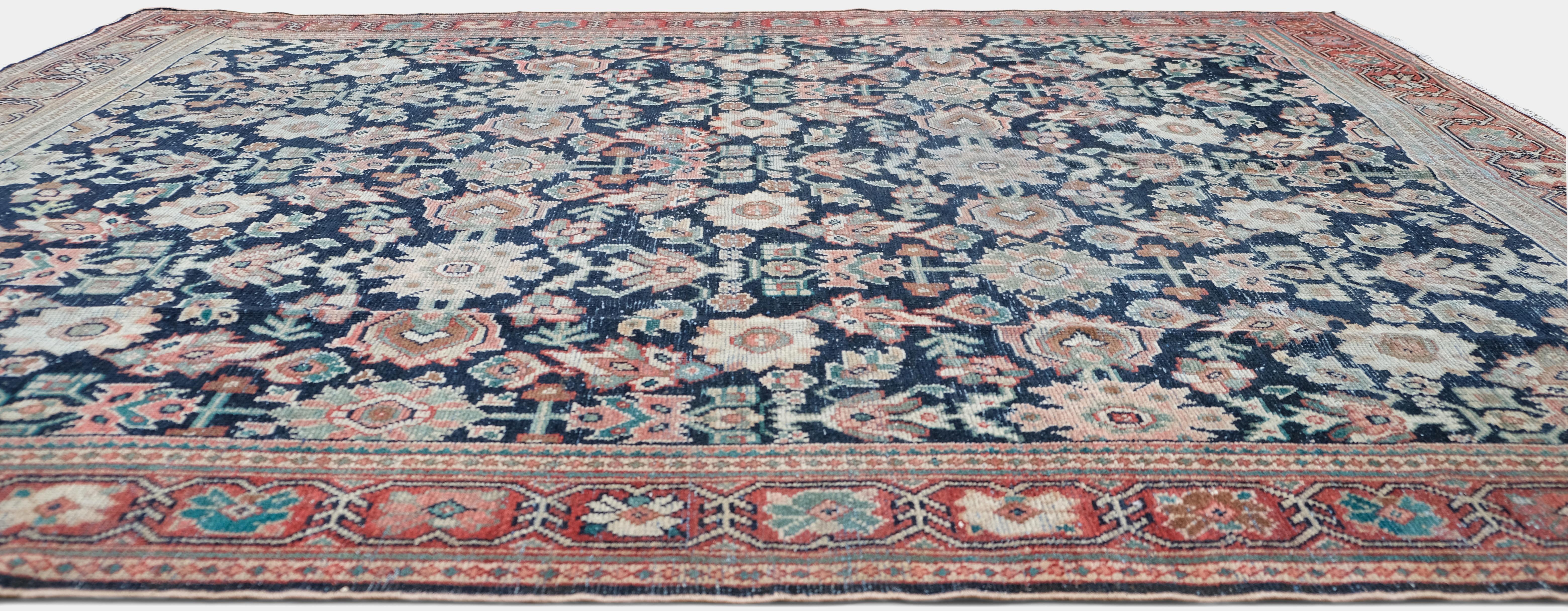 Antiker Herati Distressed Mahal Blauer und roter Teppich 7'10''x10' im Used-Look (Malayer) im Angebot