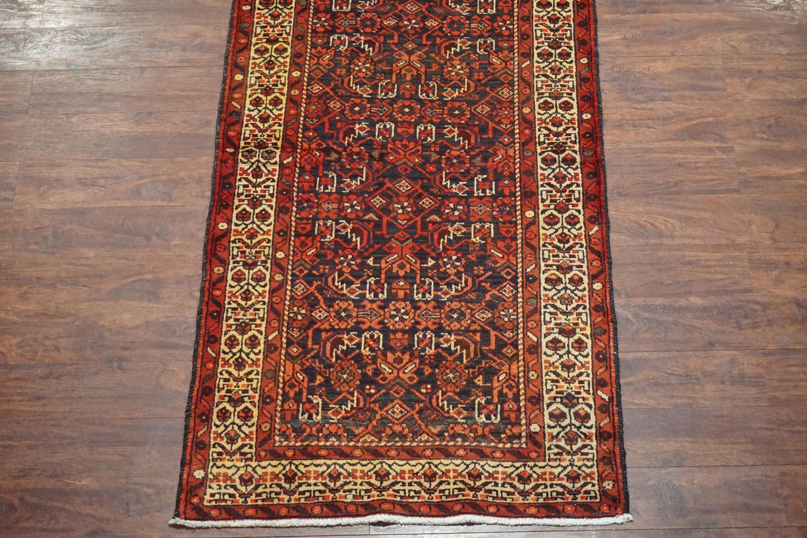 Antique Herati Malayer, circa 1930 In Excellent Condition For Sale In Laguna Hills, CA