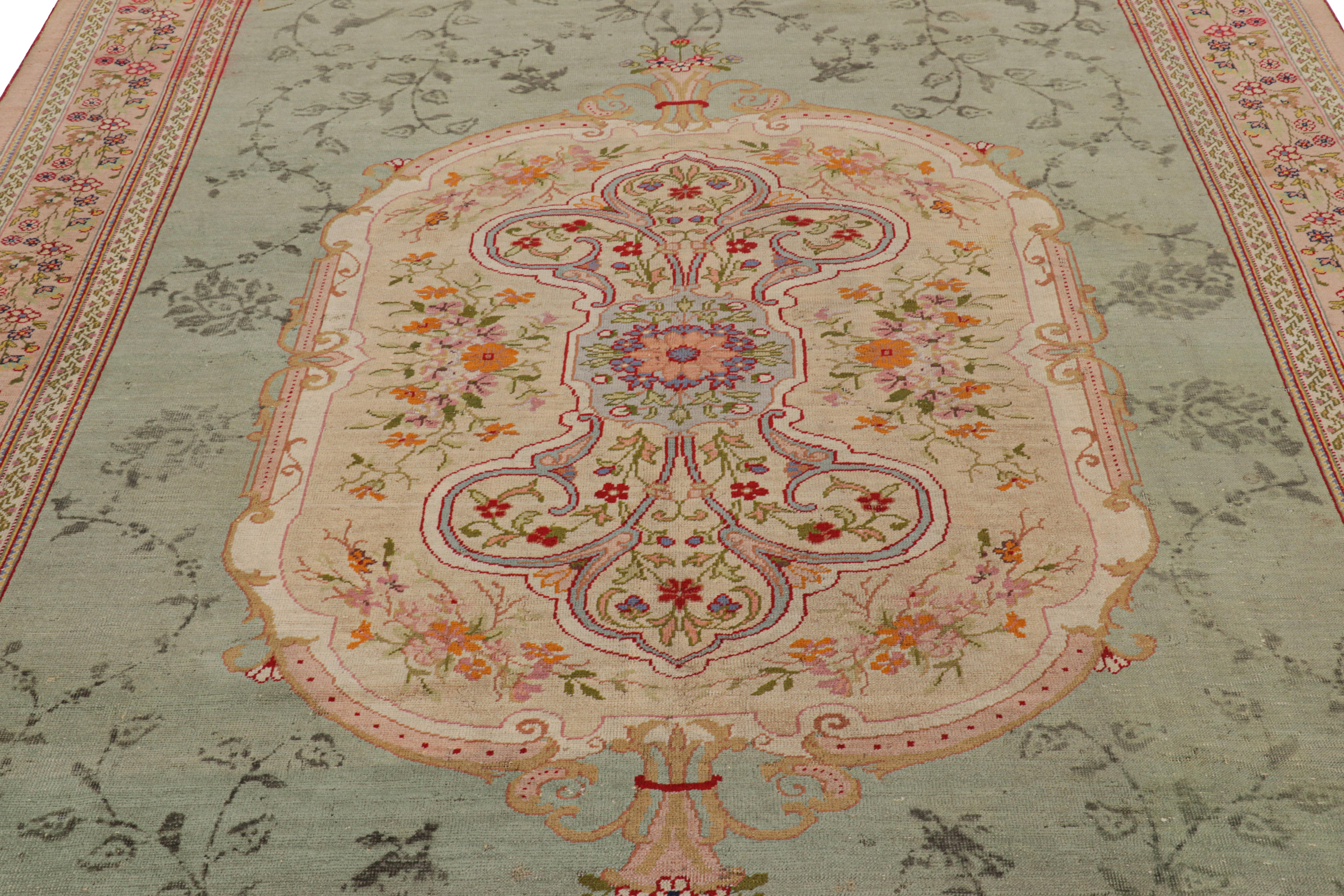 Annodato a mano Runner antico Hereke Gallery in Greene & Greene con medaglione floreale in vendita