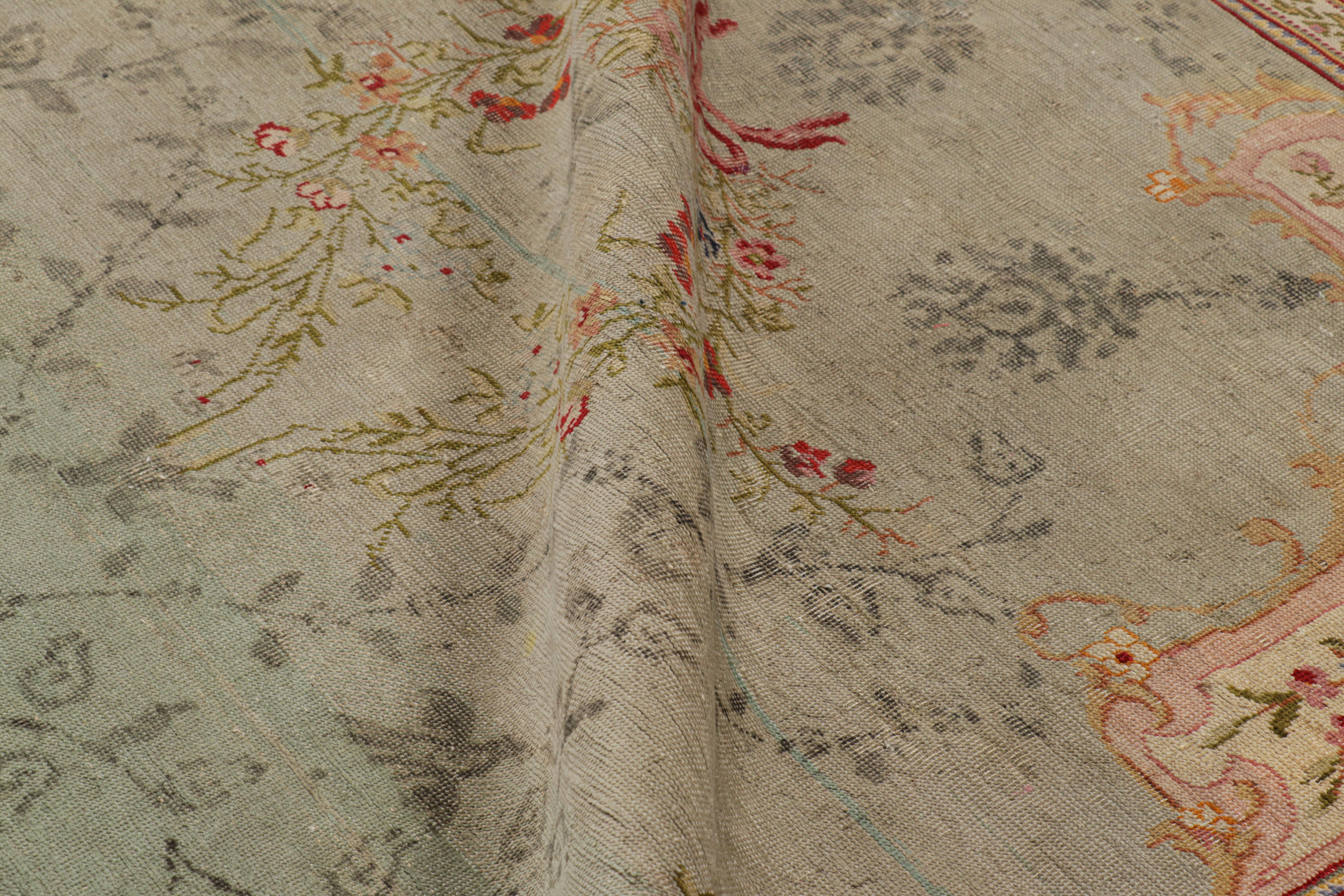 Runner antico Hereke Gallery in Greene & Greene con medaglione floreale in vendita 1