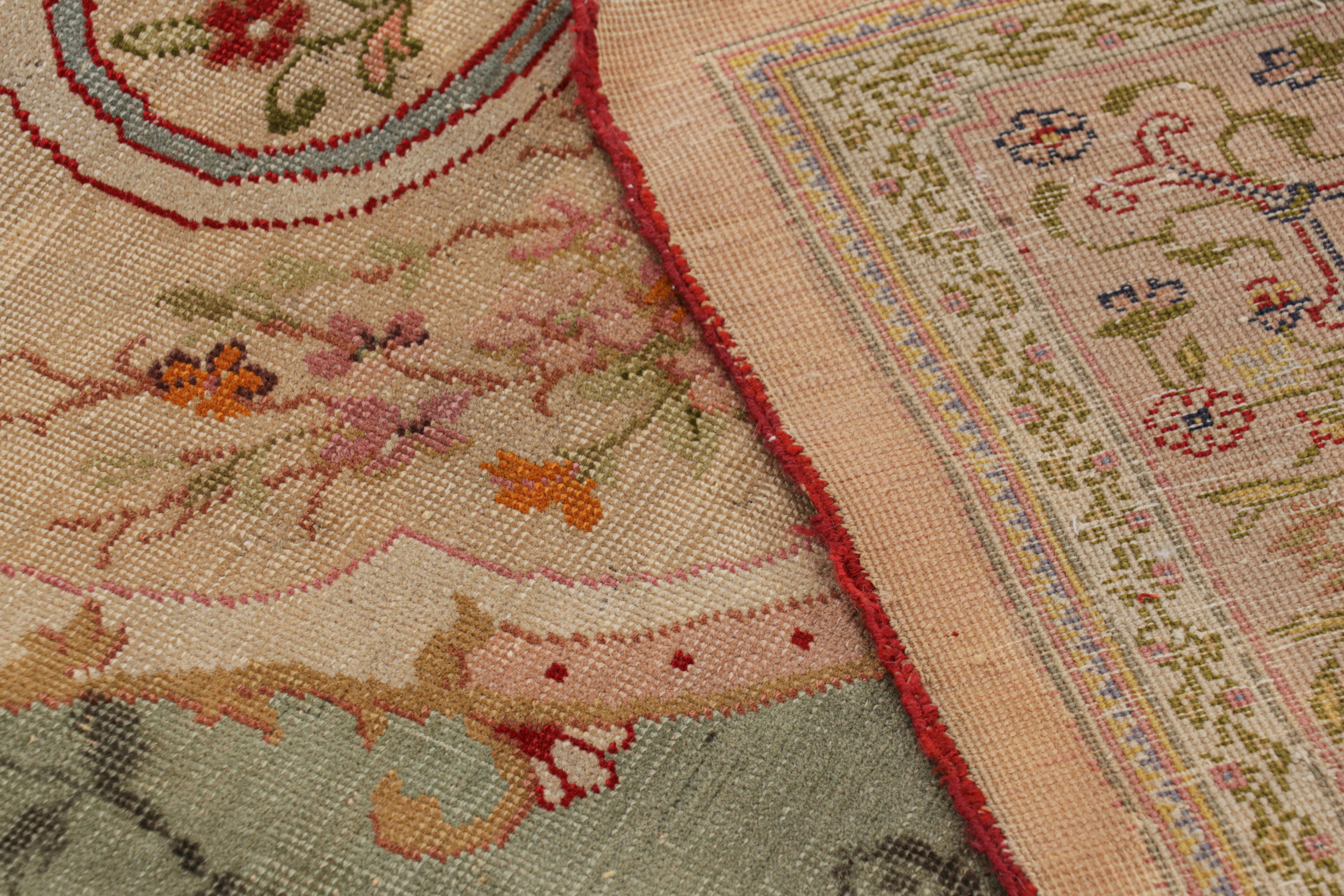 Runner antico Hereke Gallery in Greene & Greene con medaglione floreale in vendita 2