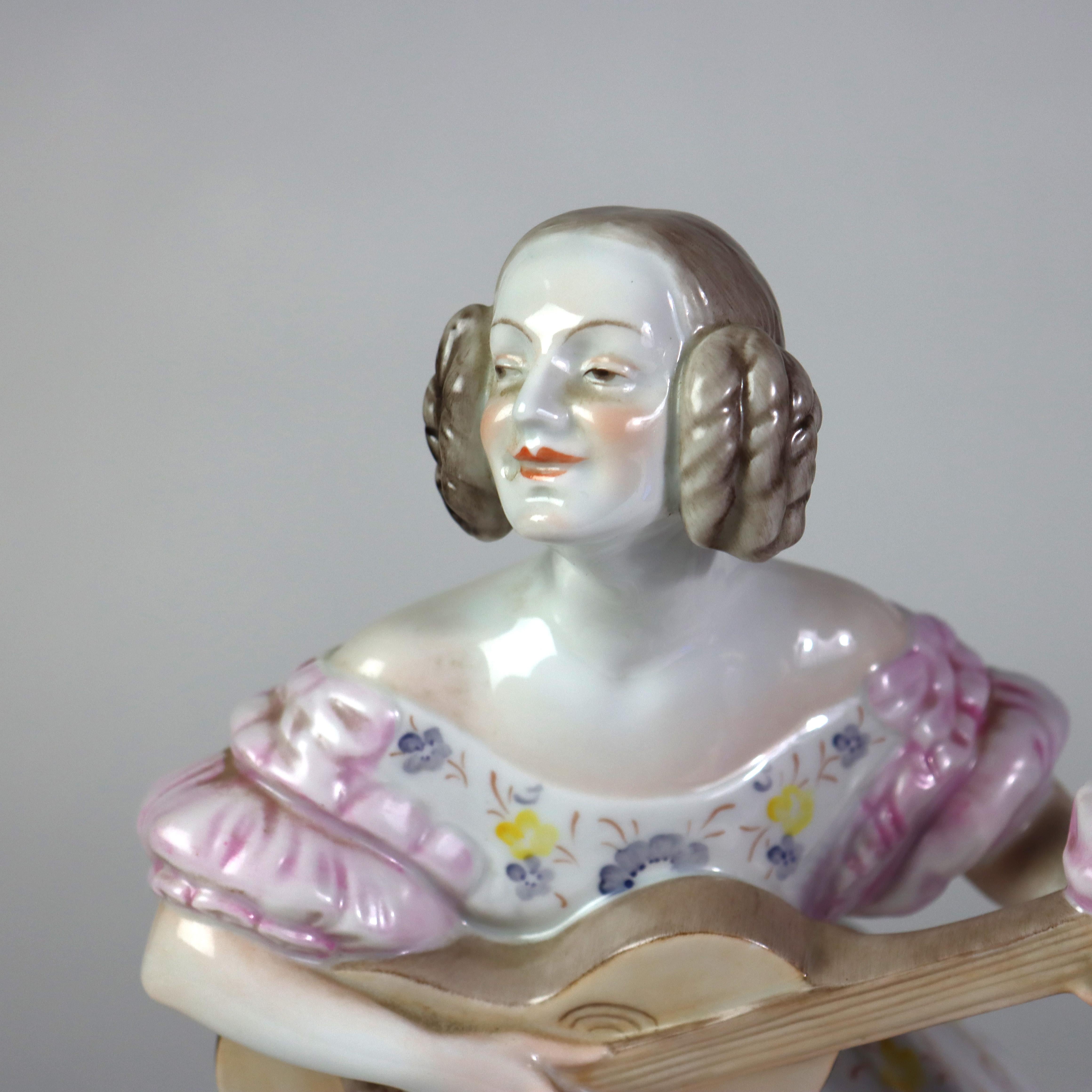 Antike Herend Porzellanfigur einer Gitarristin, um 1850.     
14