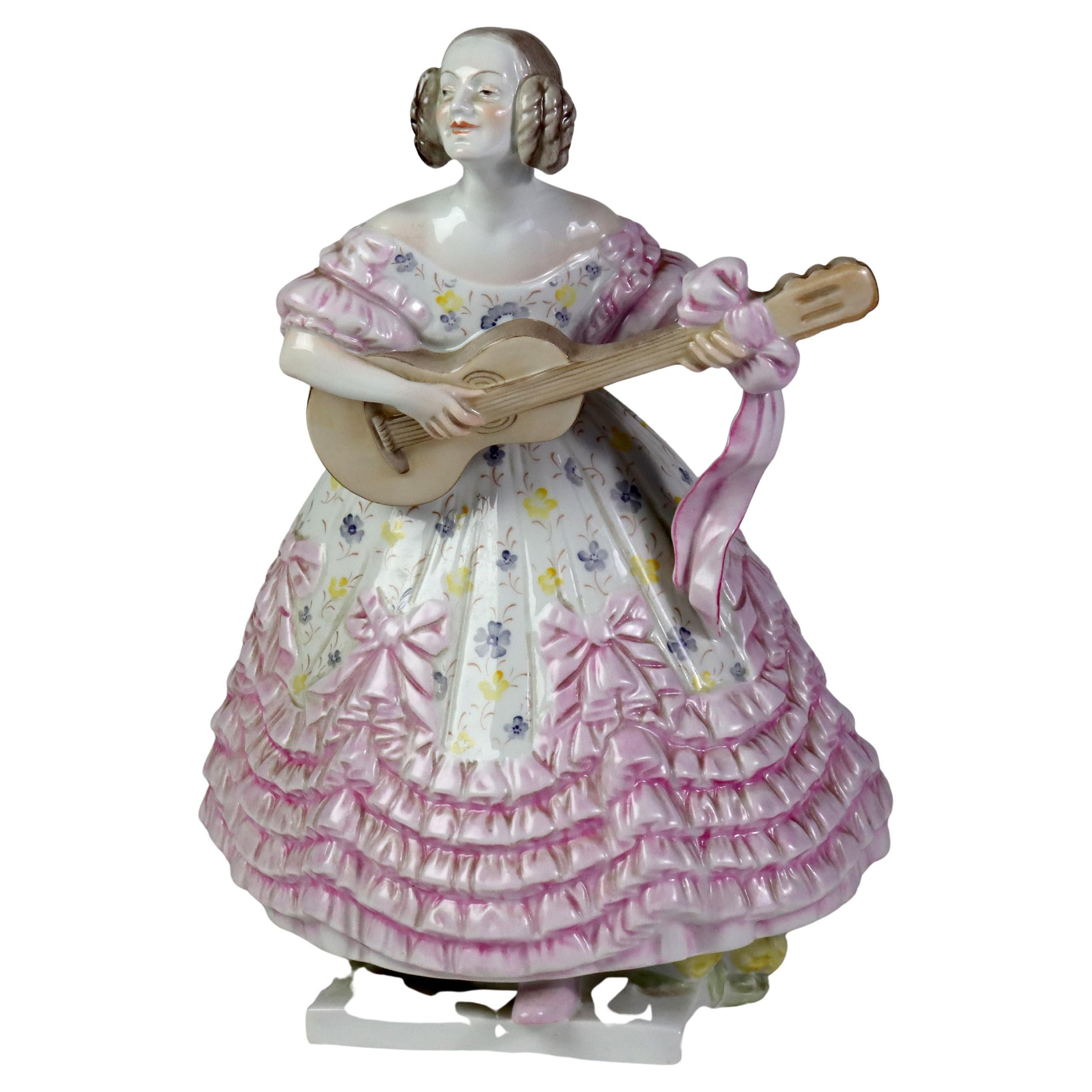 Antike Herend Porzellan Figur einer Gitarristin C1850 im Angebot