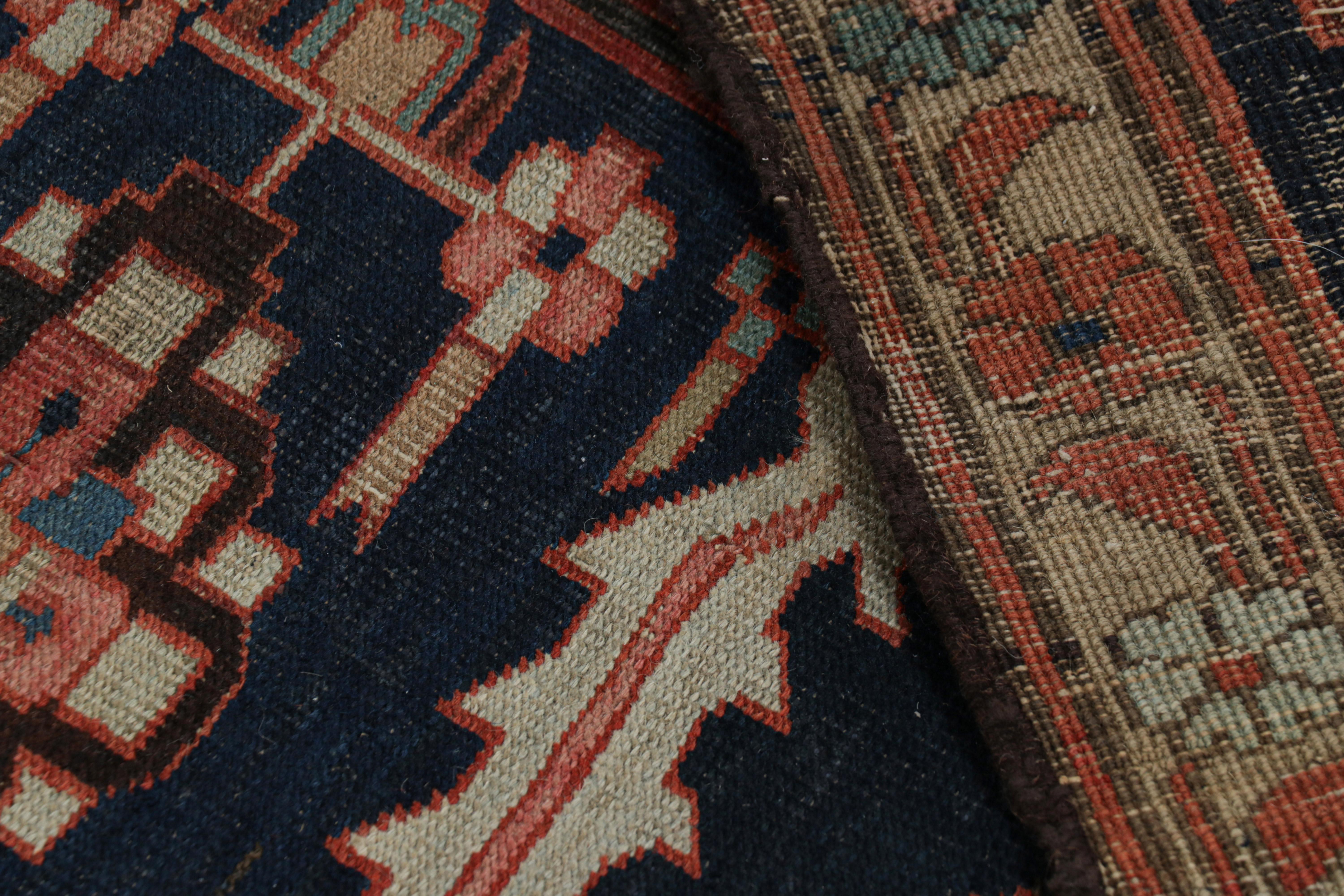 Antique Heriz Bakshaish Persian Rug with Geometric Medallion - Rug & Kilim For Sale 1