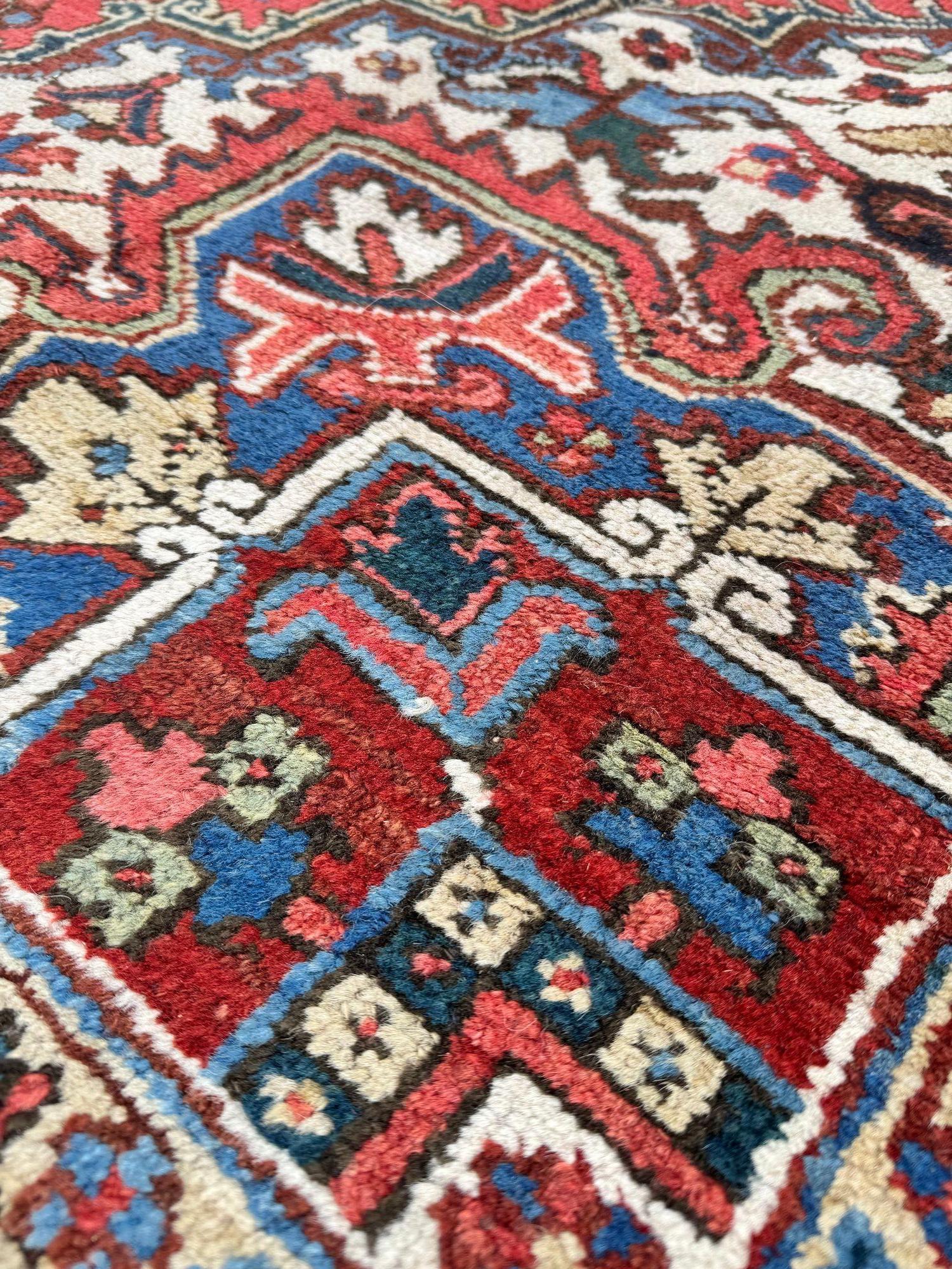 Tapis ancien en Heriz 2.88m x 2.10m en vente 5