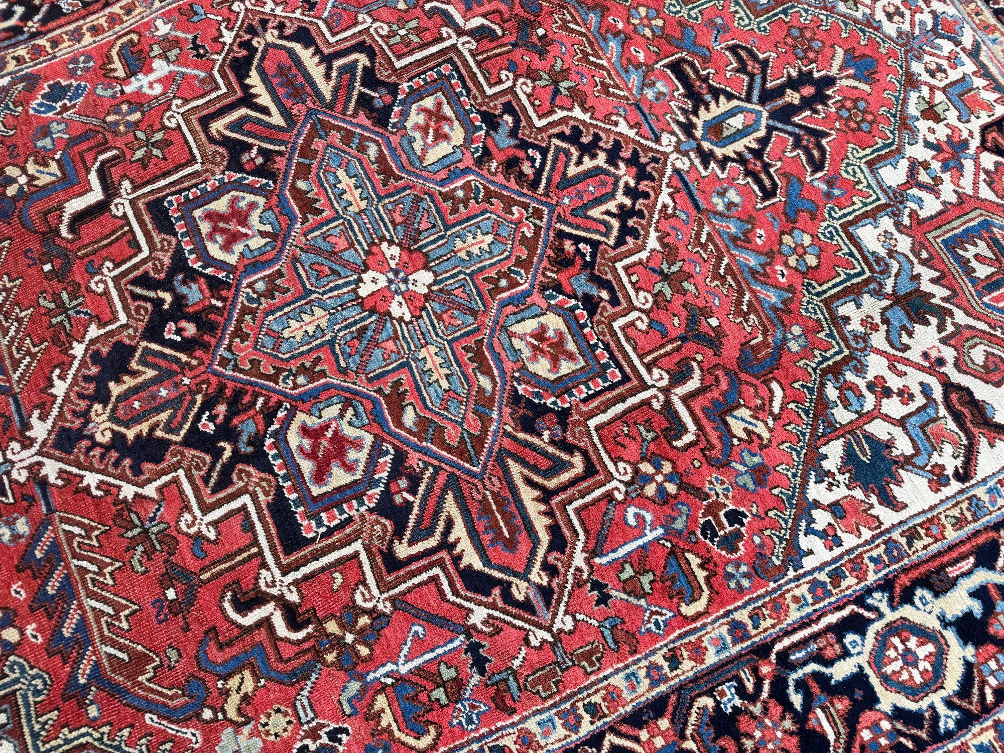 Tapis ancien en Heriz 2.88m x 2.10m en vente 6