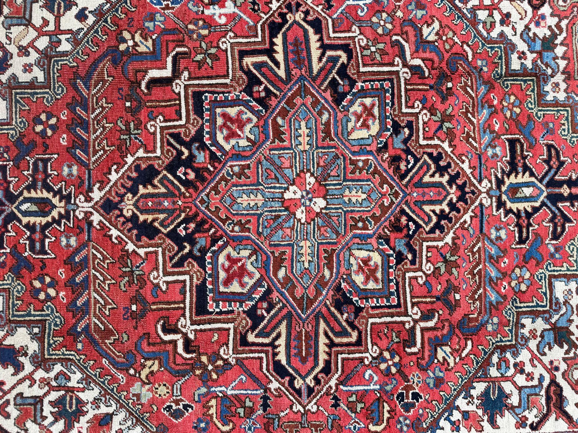 Tapis ancien en Heriz 2.88m x 2.10m en vente 9