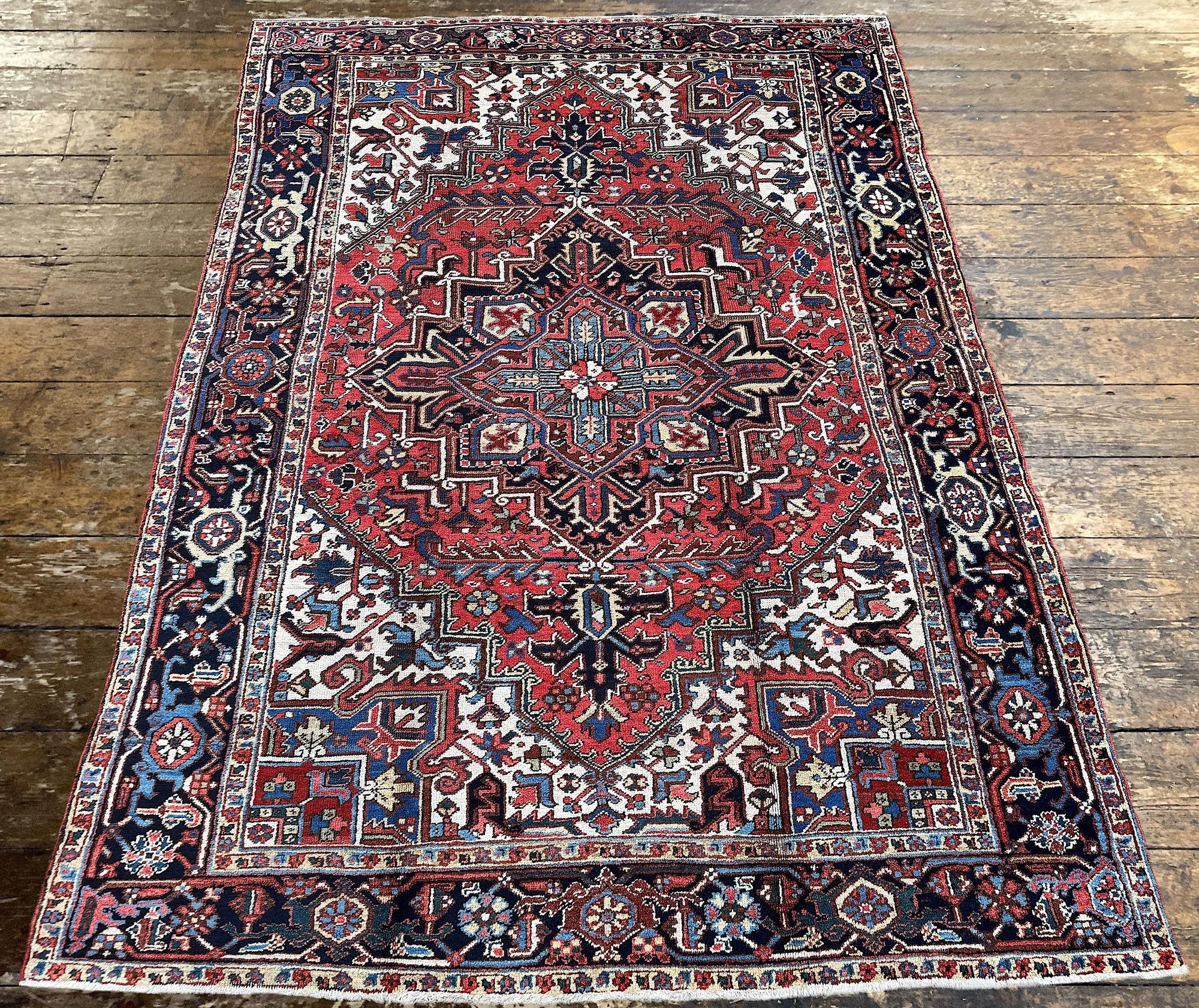 Début du 20ème siècle Tapis ancien en Heriz 2.88m x 2.10m en vente