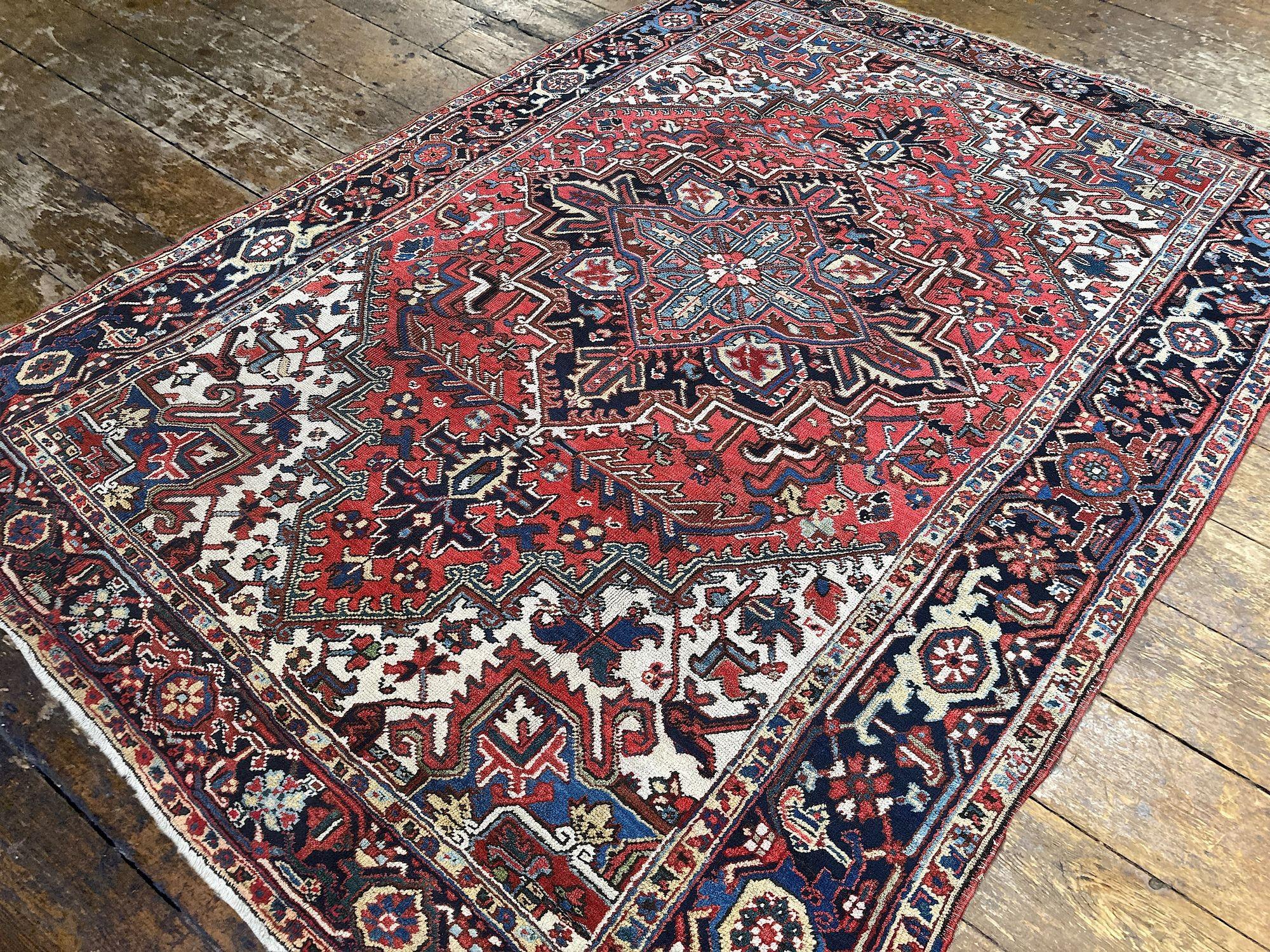 Tapis ancien en Heriz 2.88m x 2.10m en vente 1