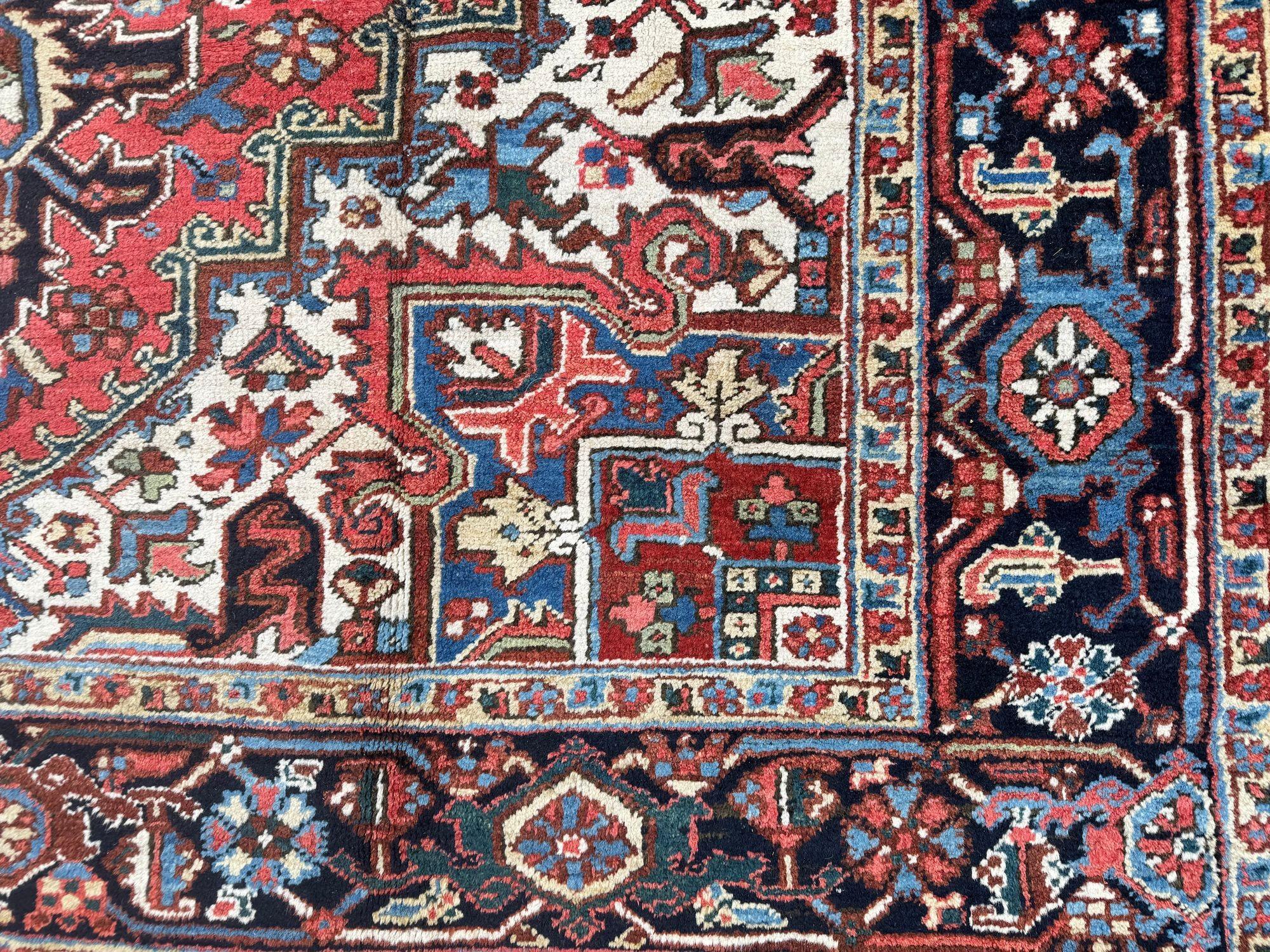Tapis ancien en Heriz 2.88m x 2.10m en vente 2
