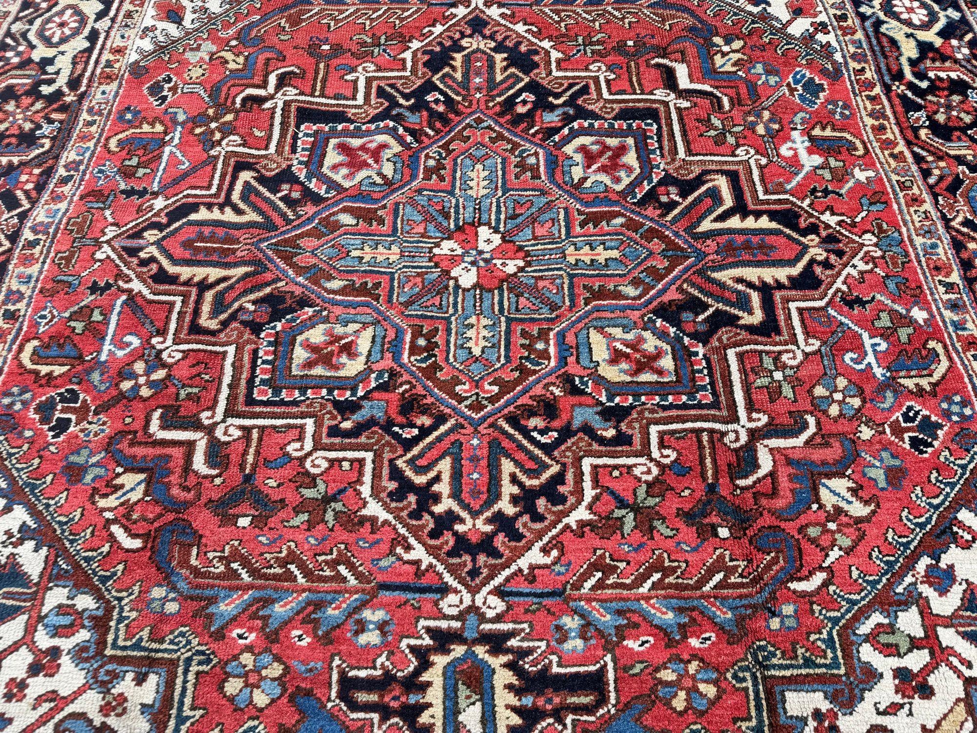 Tapis ancien en Heriz 2.88m x 2.10m en vente 3