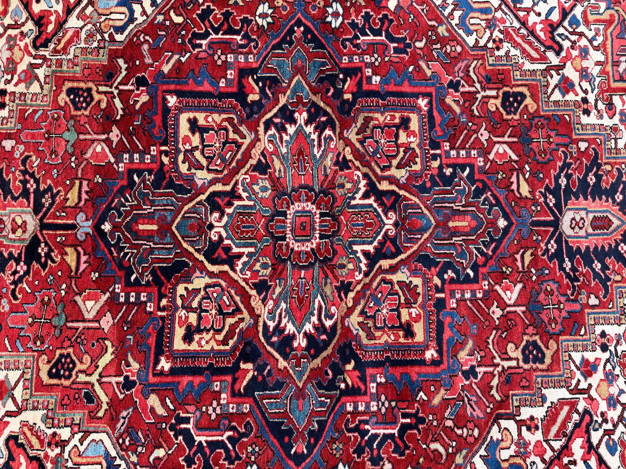 Antique Heriz Carpet 2.96m x 2.15m im Angebot 5