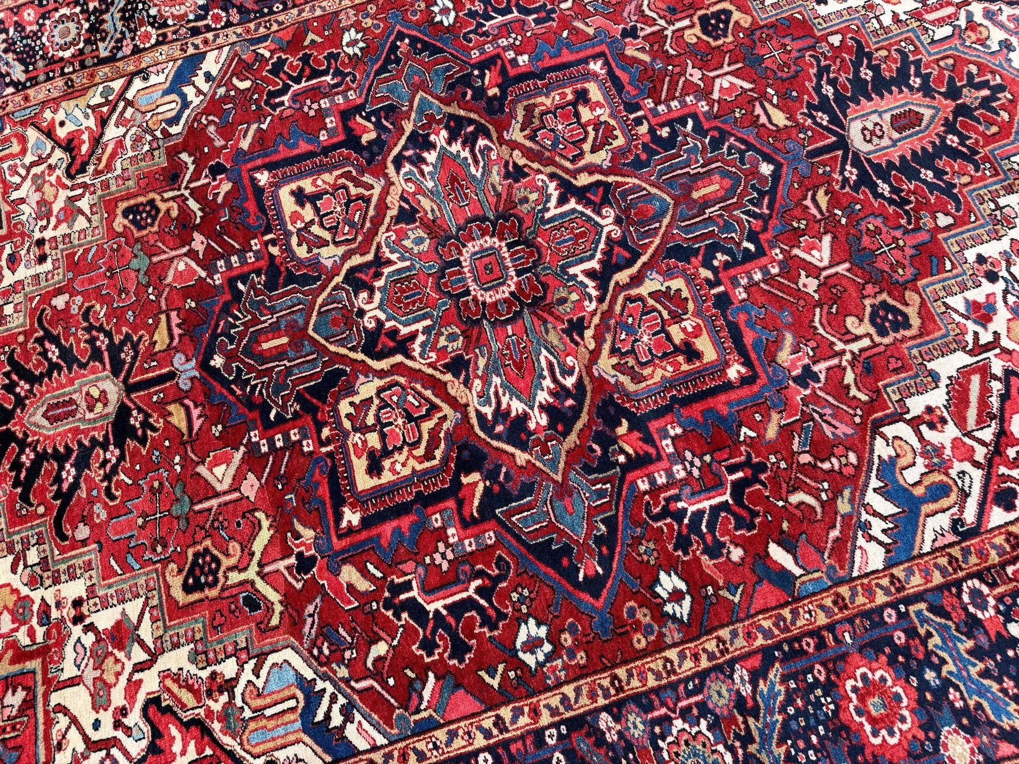 Antique Heriz Carpet 2.96m x 2.15m im Angebot 13