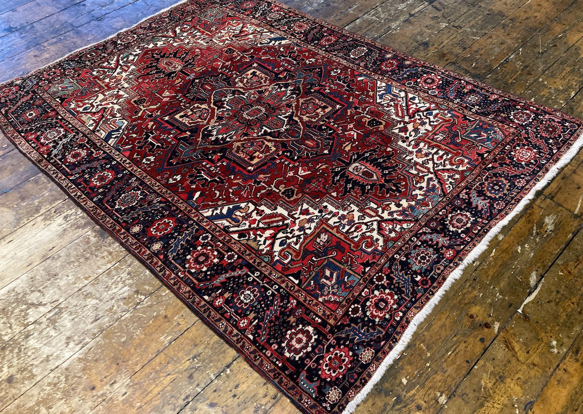Antique Heriz Carpet 2.96m x 2.15m (Wolle) im Angebot