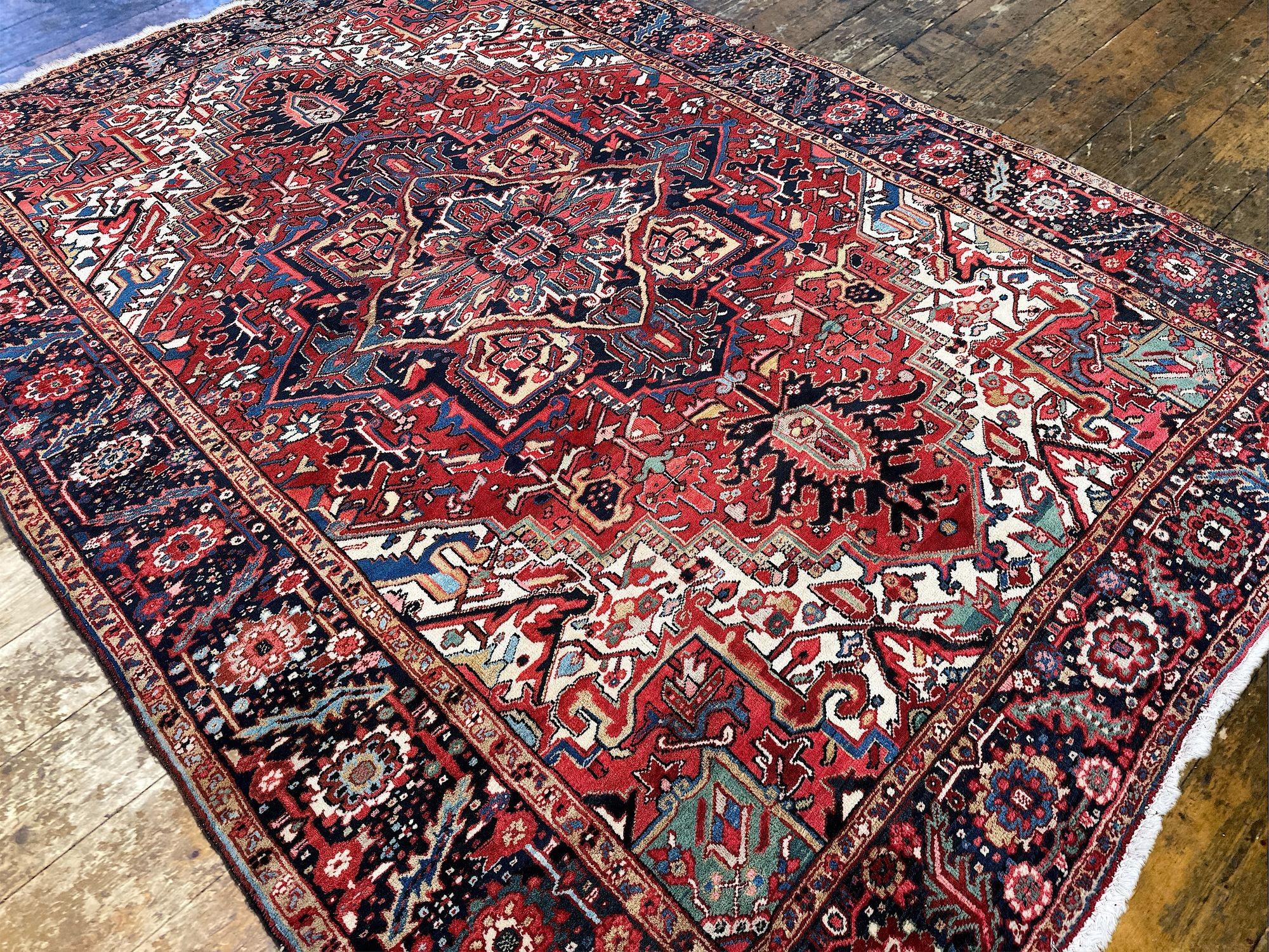 Antique Heriz Carpet 2.96m x 2.15m im Angebot 1