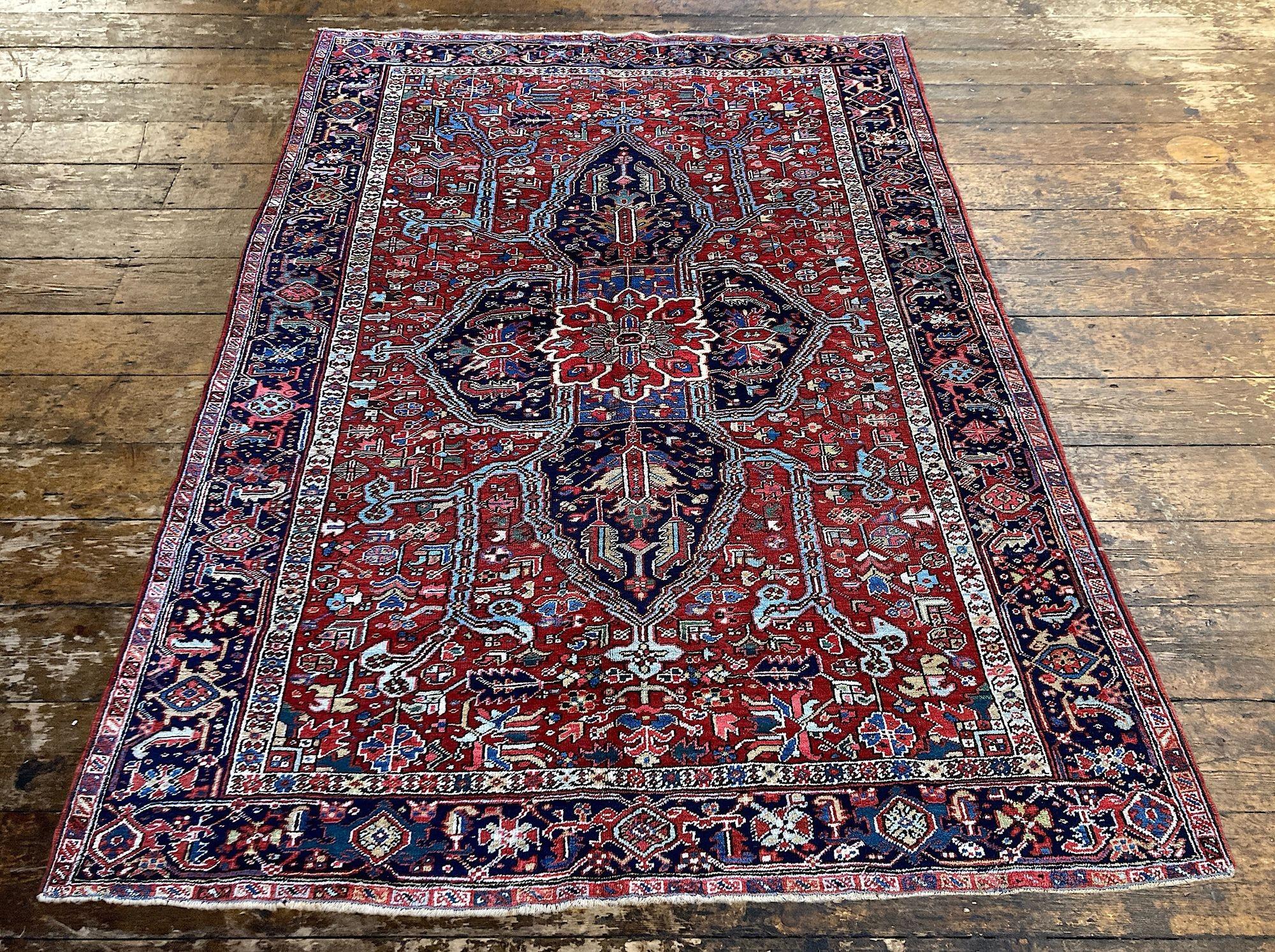 Antiker Heriz-Teppich 3,11 m x 2,21 m (Frühes 20. Jahrhundert) im Angebot