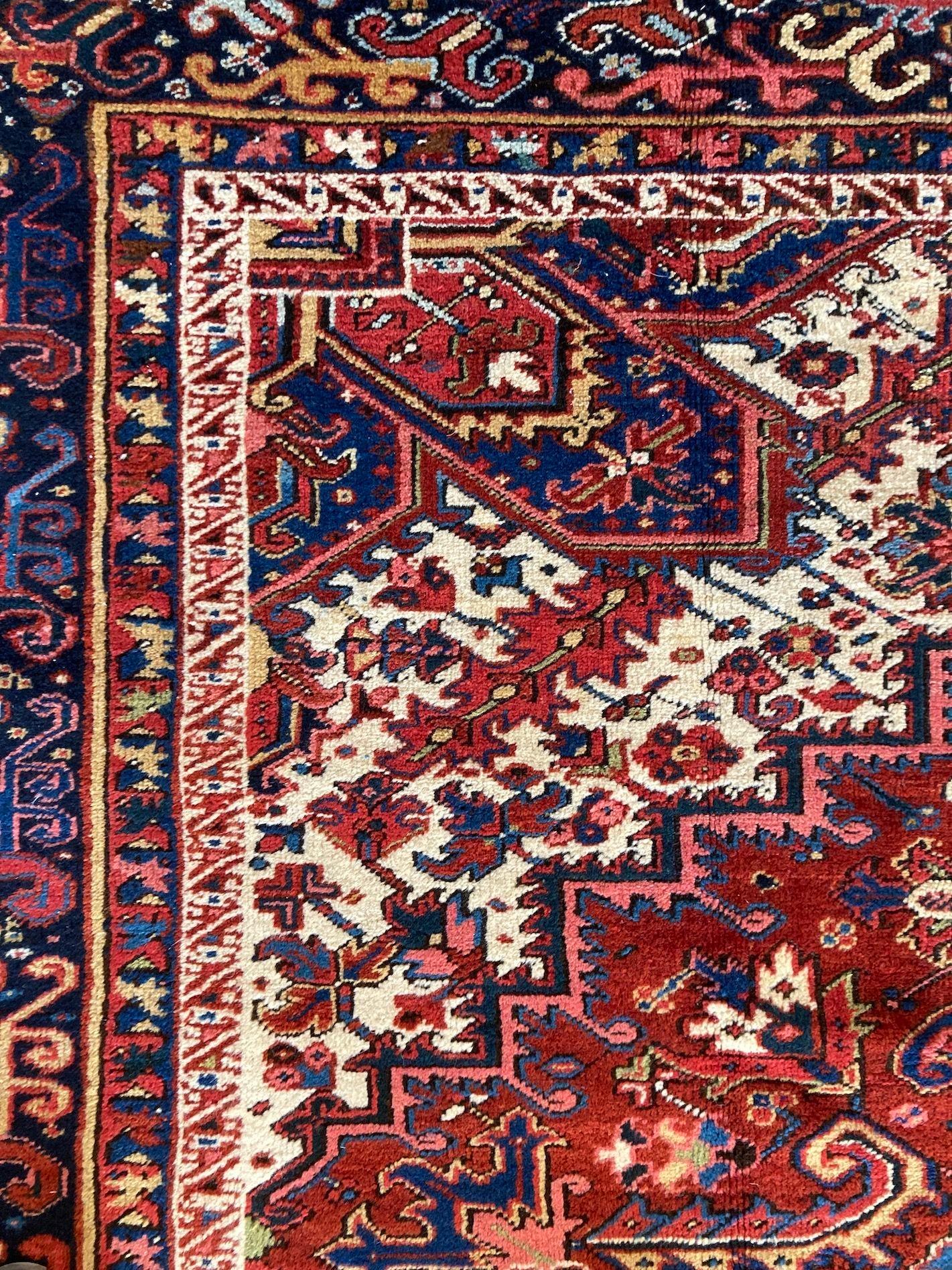 Antiker Heriz-Teppich 3,22 m x 2,48 m im Angebot 6
