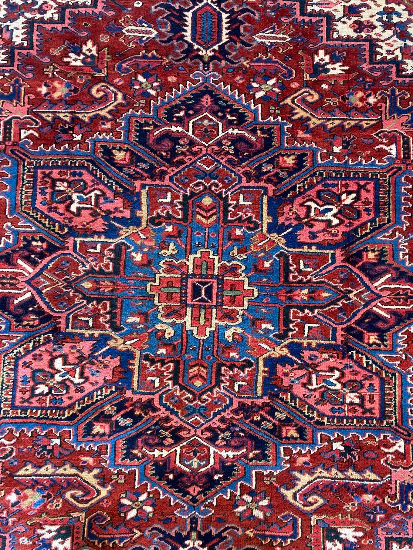 Antiker Heriz-Teppich 3,22 m x 2,48 m im Angebot 8