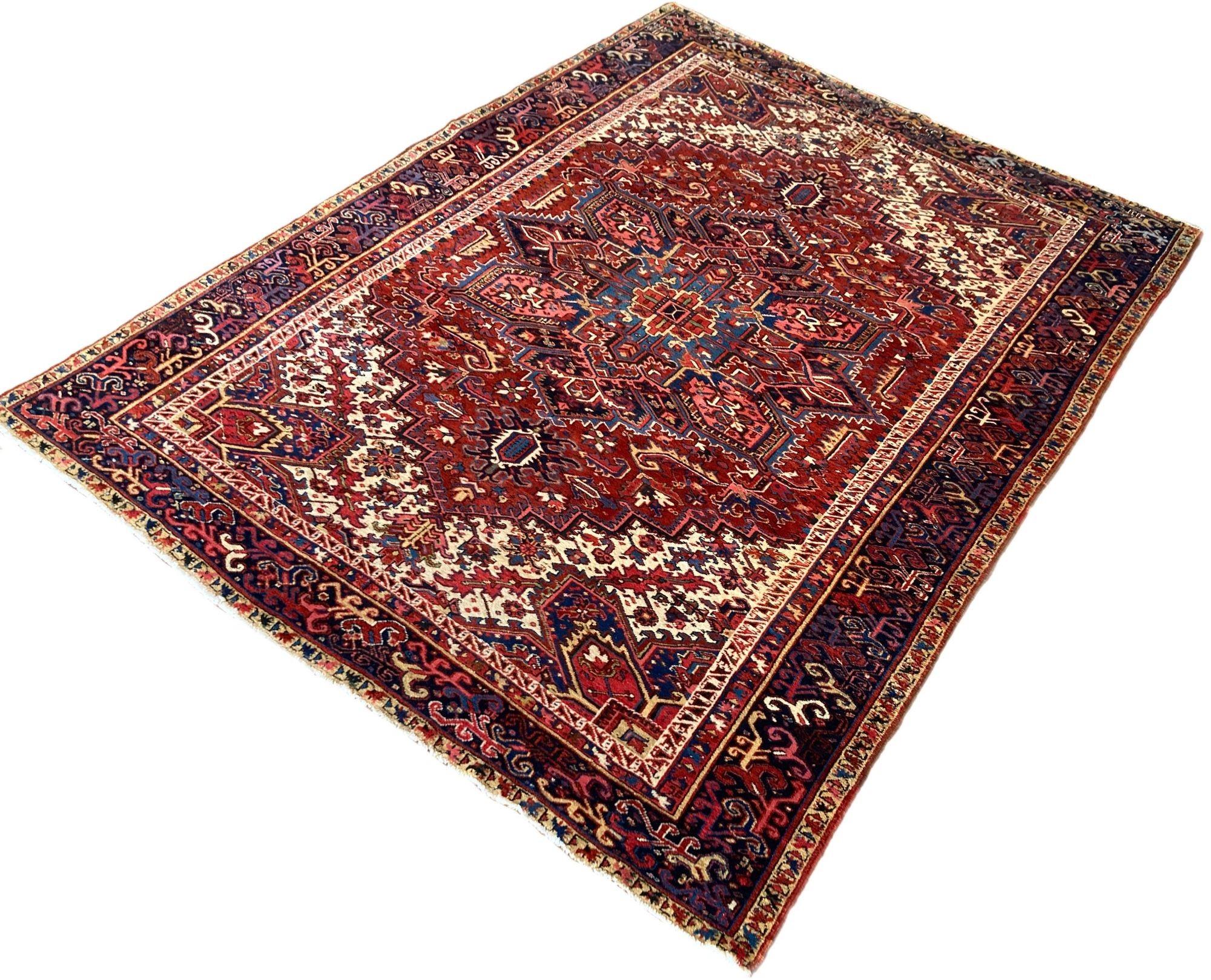 Antiker Heriz-Teppich 3,22 m x 2,48 m im Zustand „Gut“ im Angebot in St. Albans, GB