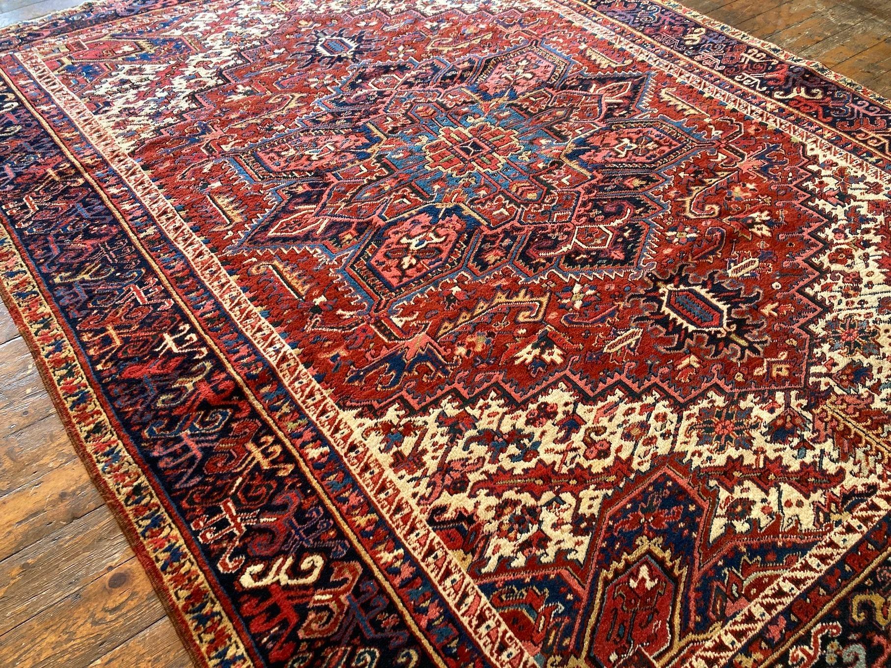 Antiker Heriz-Teppich 3,22 m x 2,48 m (Wolle) im Angebot
