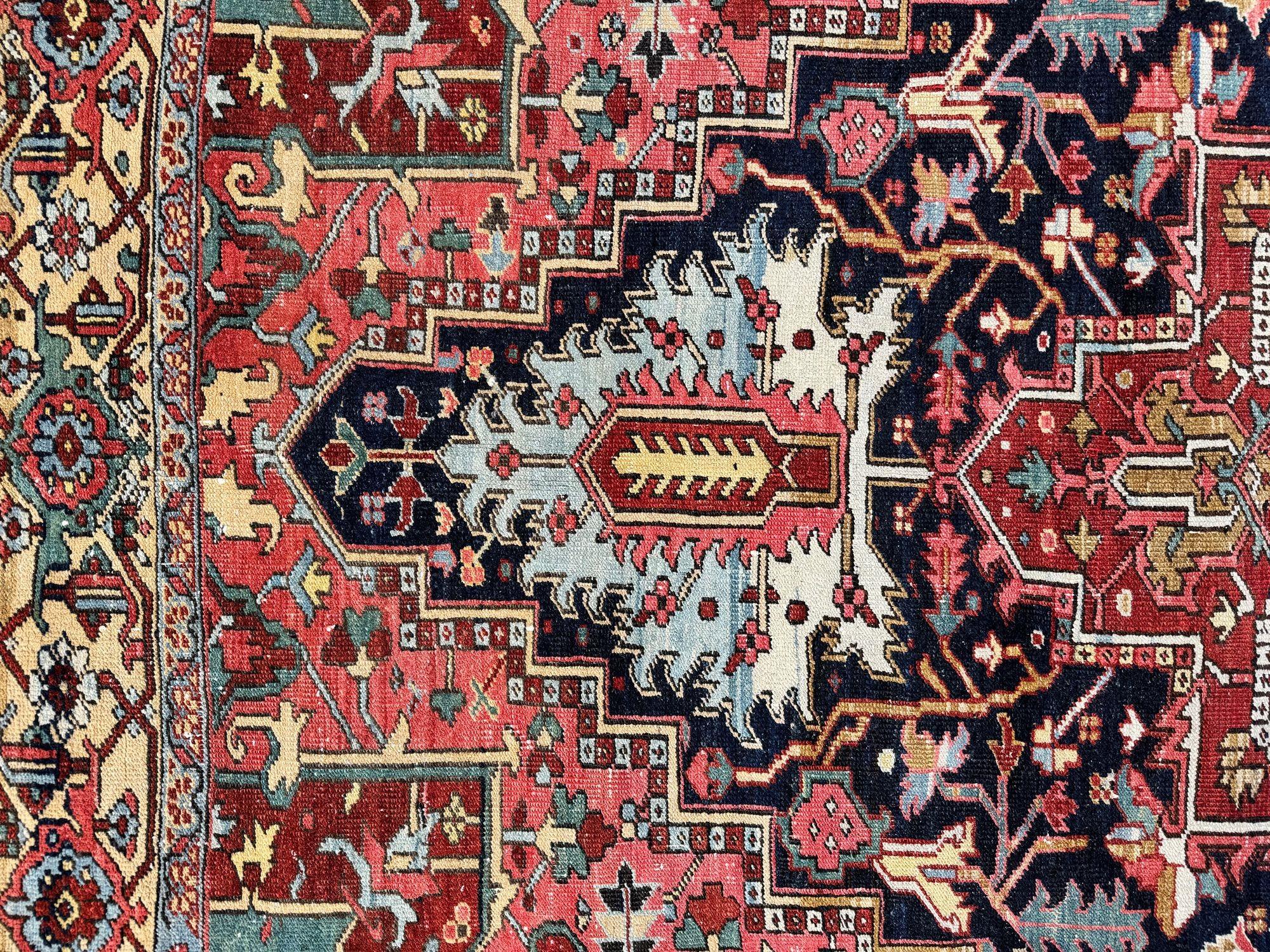 Tapis ancien en Heriz 3.29m x 2.12m en vente 11