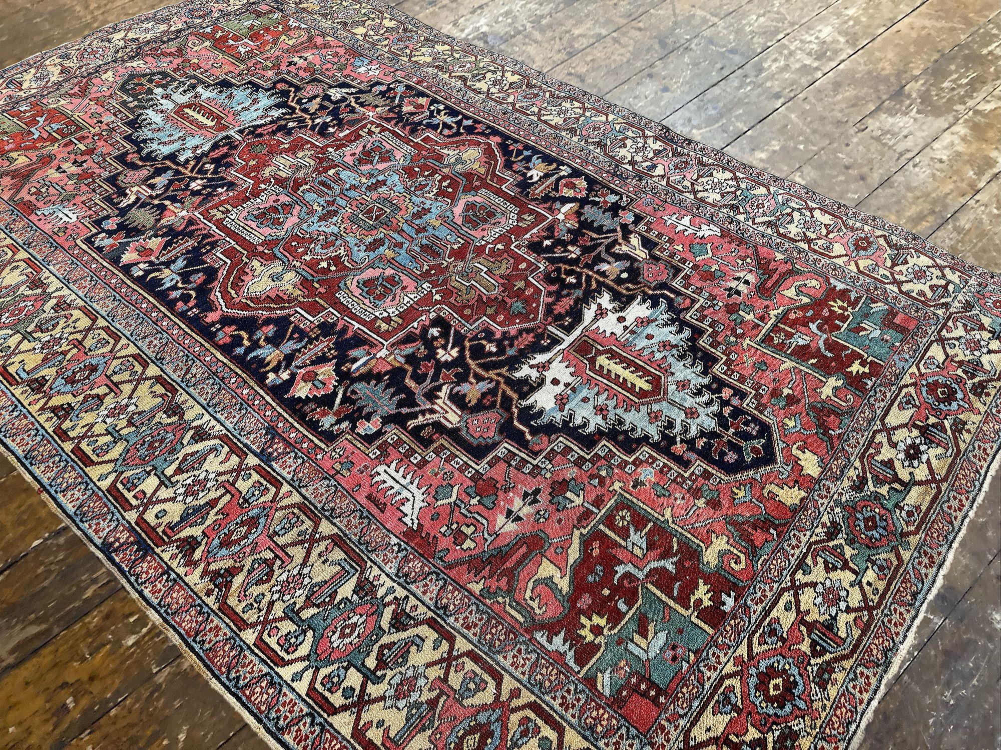 Tapis ancien en Heriz 3.29m x 2.12m en vente 1