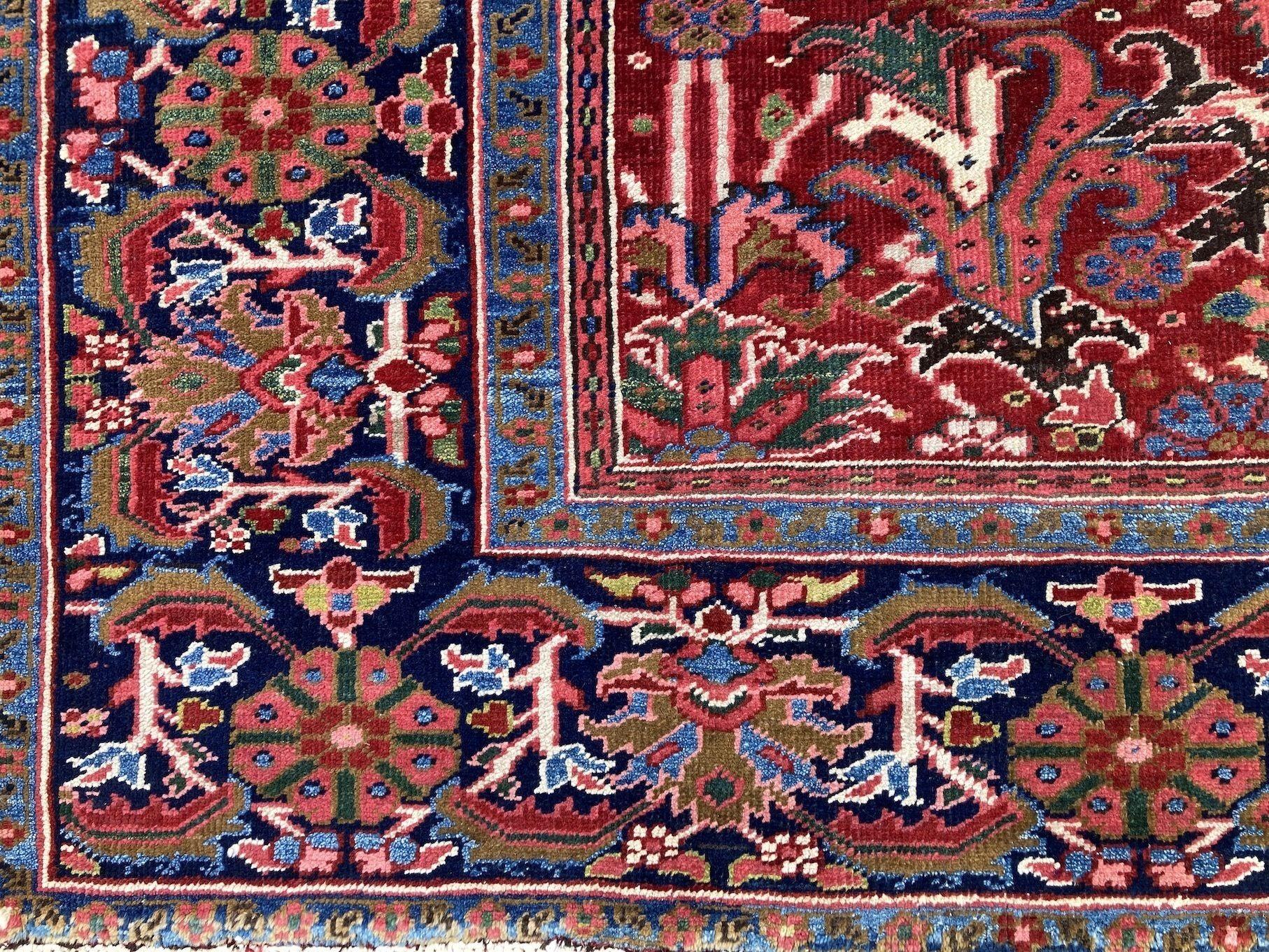 Antique Heriz Carpet In Good Condition For Sale In St. Albans, GB