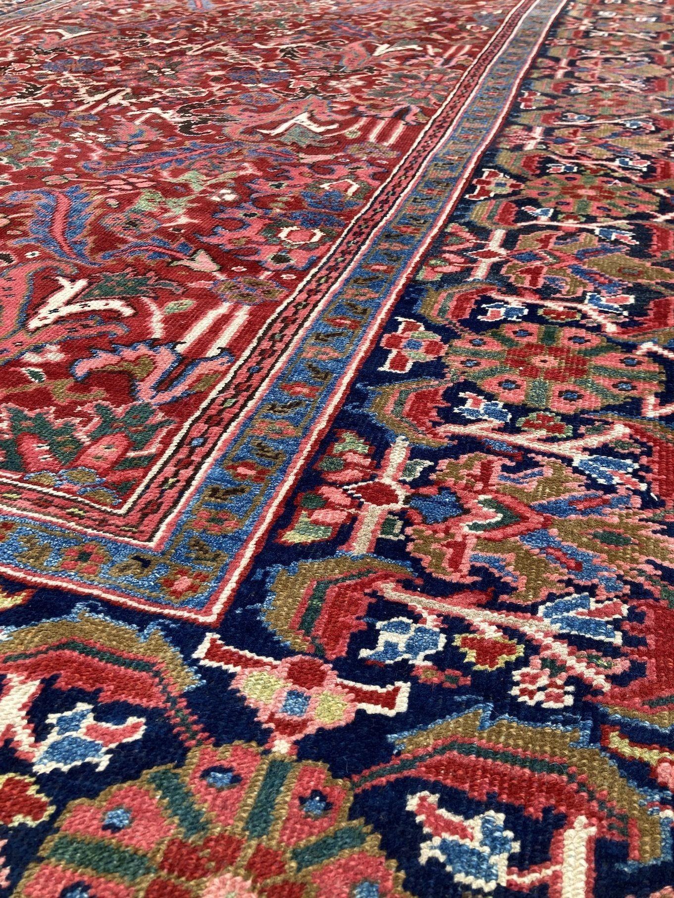 Antiker Heriz-Teppich 3,29 m x 2,25 m (Wolle) im Angebot