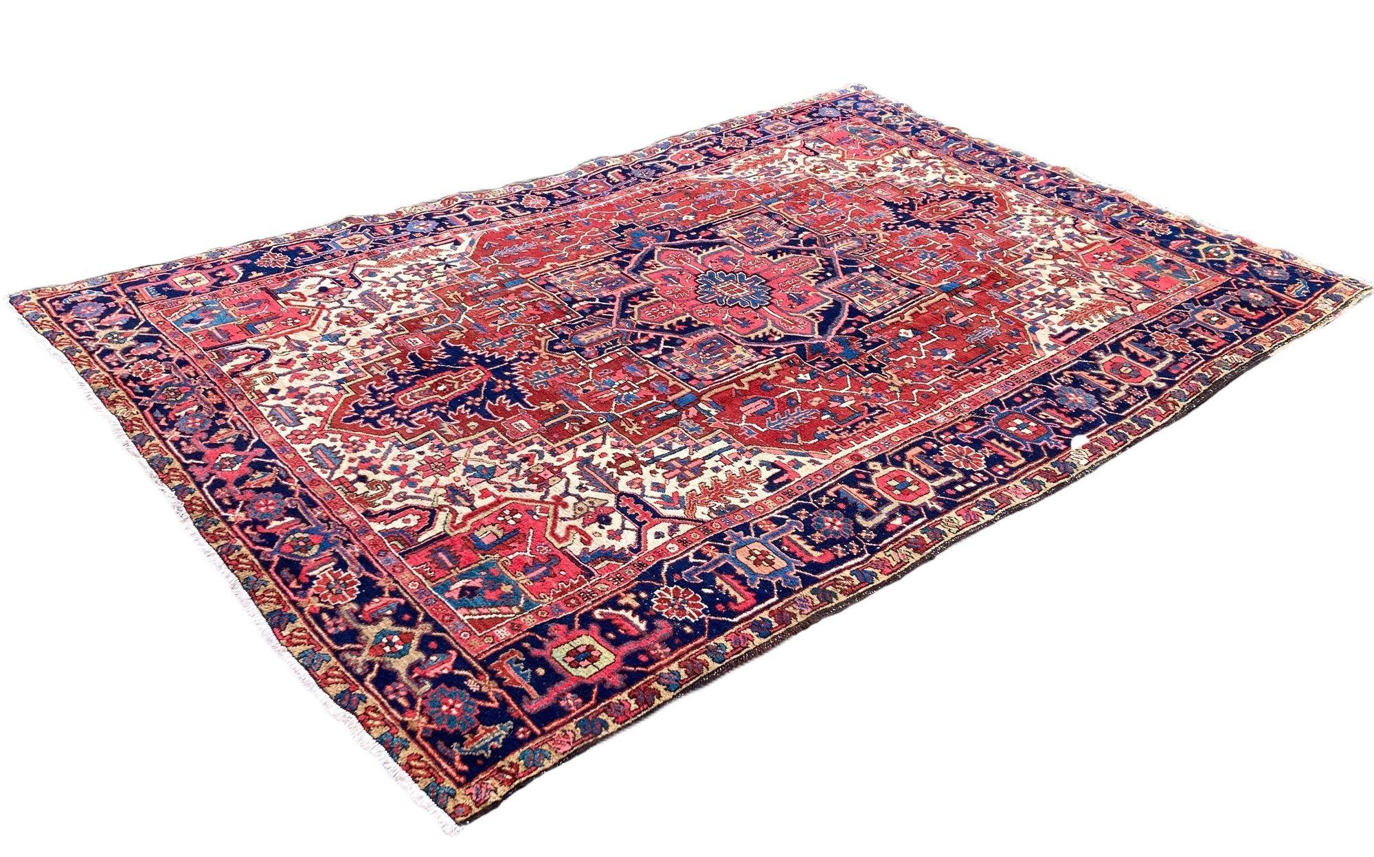 Antique Heriz Carpet In Good Condition For Sale In St. Albans, GB