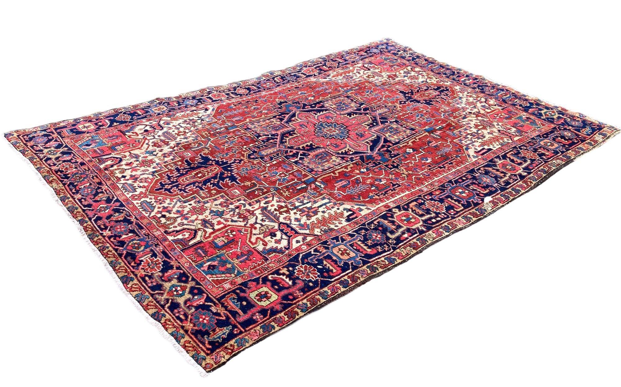 Antique Heriz Carpet 3.36m x 2.37m In condizioni buone in vendita a St. Albans, GB