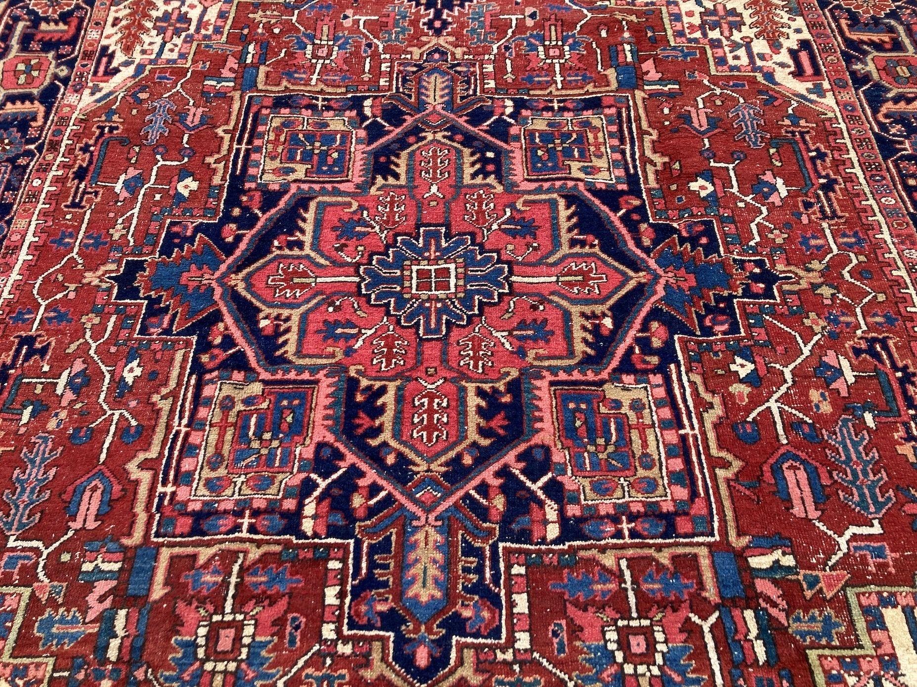 Lana Antique Heriz Carpet 3.36m x 2.37m in vendita