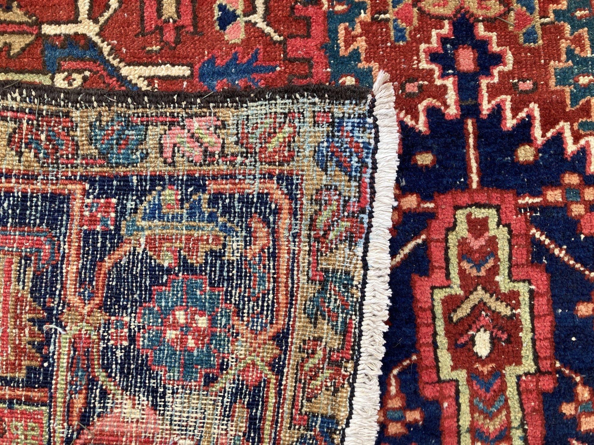 Antique Heriz Carpet 3.36m x 2.37m in vendita 4