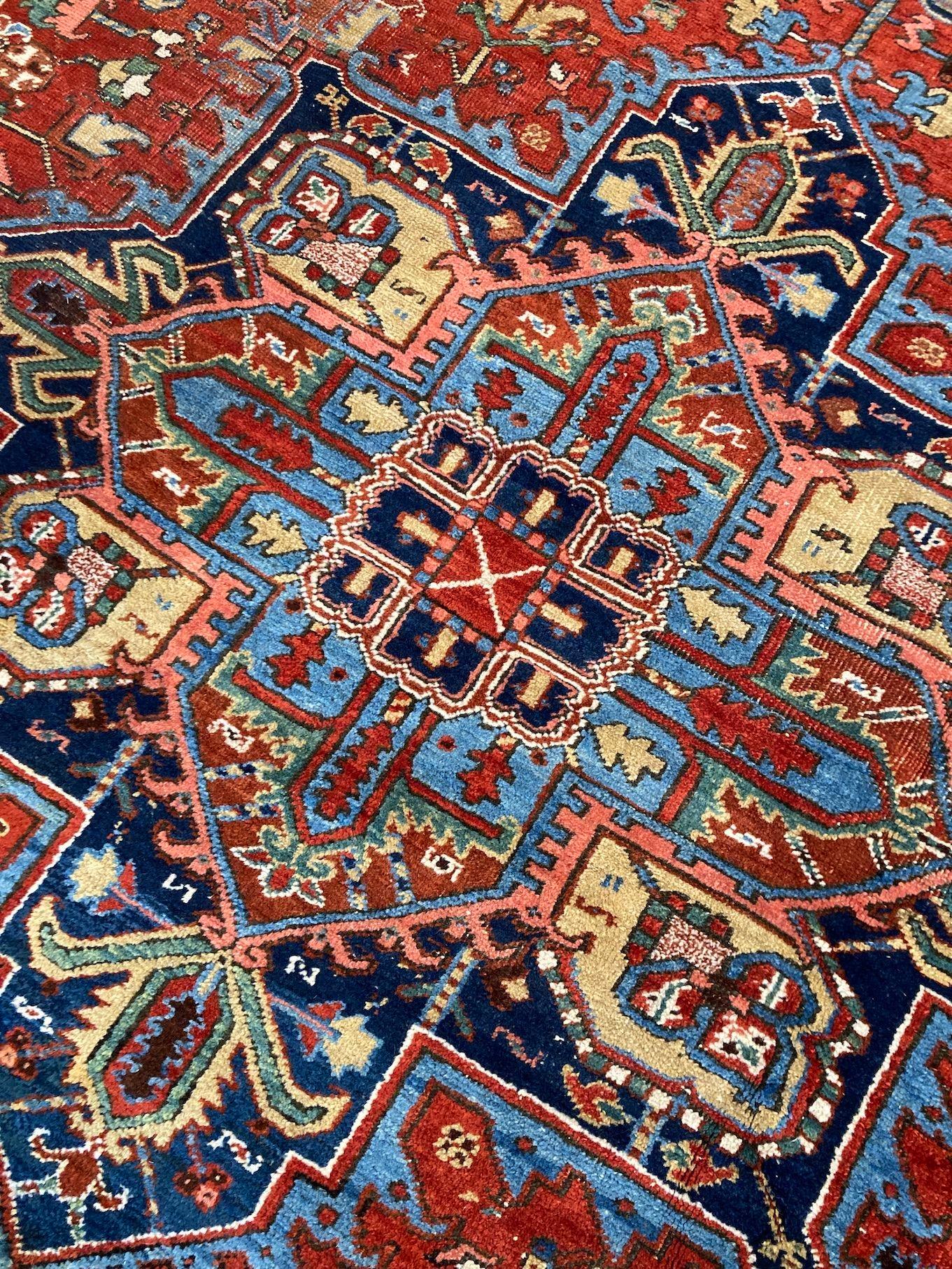Antiker Heriz-Teppich 3,37 m x 2,42 m im Angebot 10