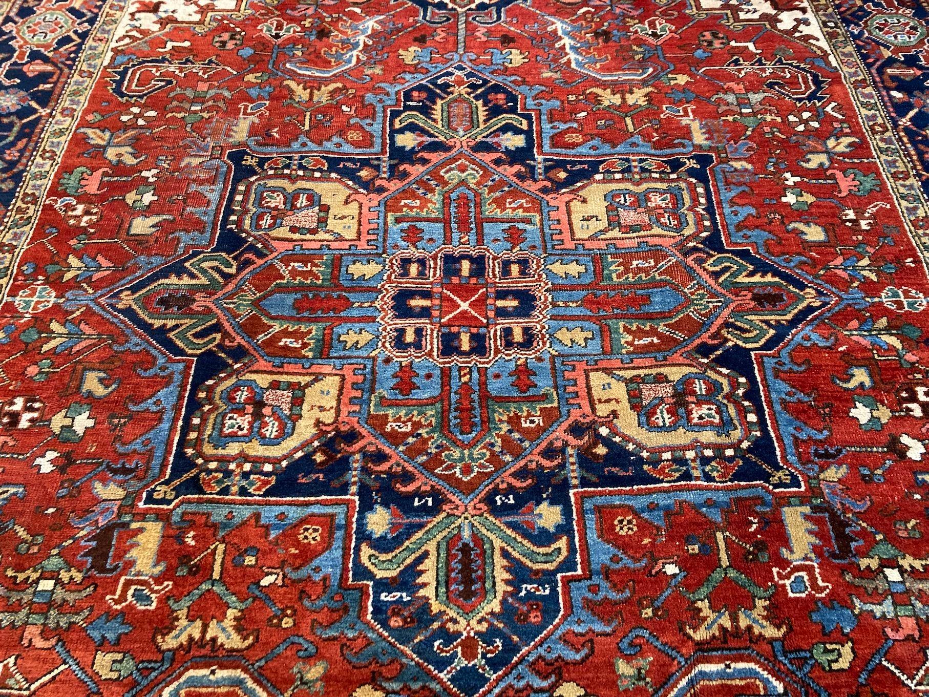 Antiker Heriz-Teppich 3,37 m x 2,42 m im Angebot 2