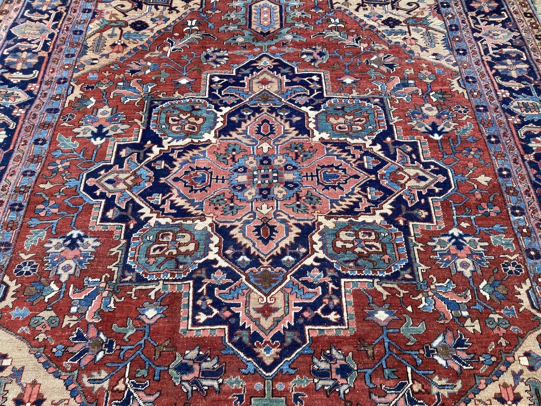 Antiker Heriz-Teppich 3,43 m x 2,56 m (Wolle) im Angebot