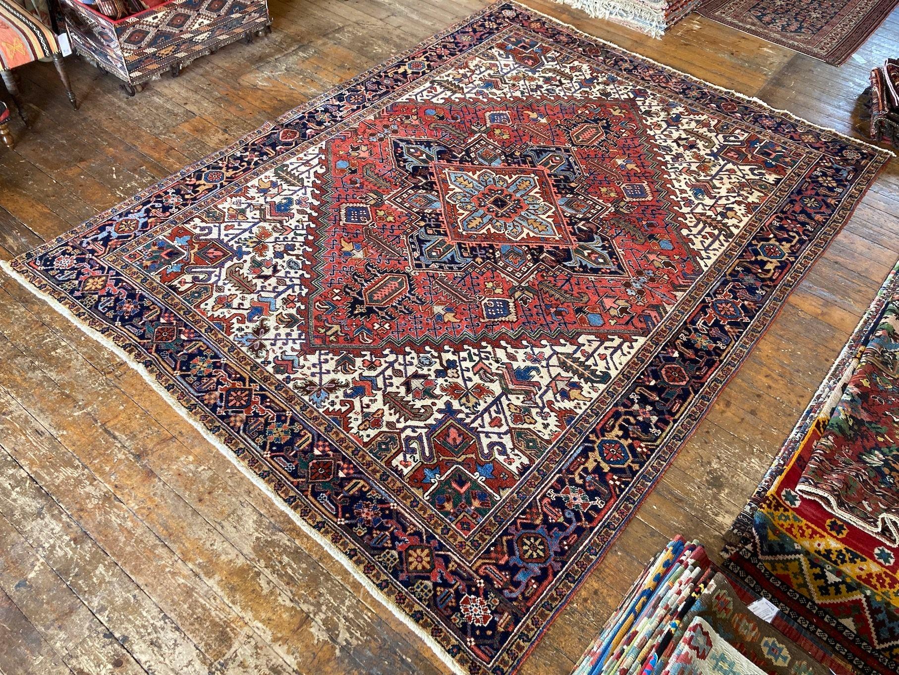Antiker Heriz-Teppich 3,44 m x 2,63 m (Frühes 20. Jahrhundert) im Angebot