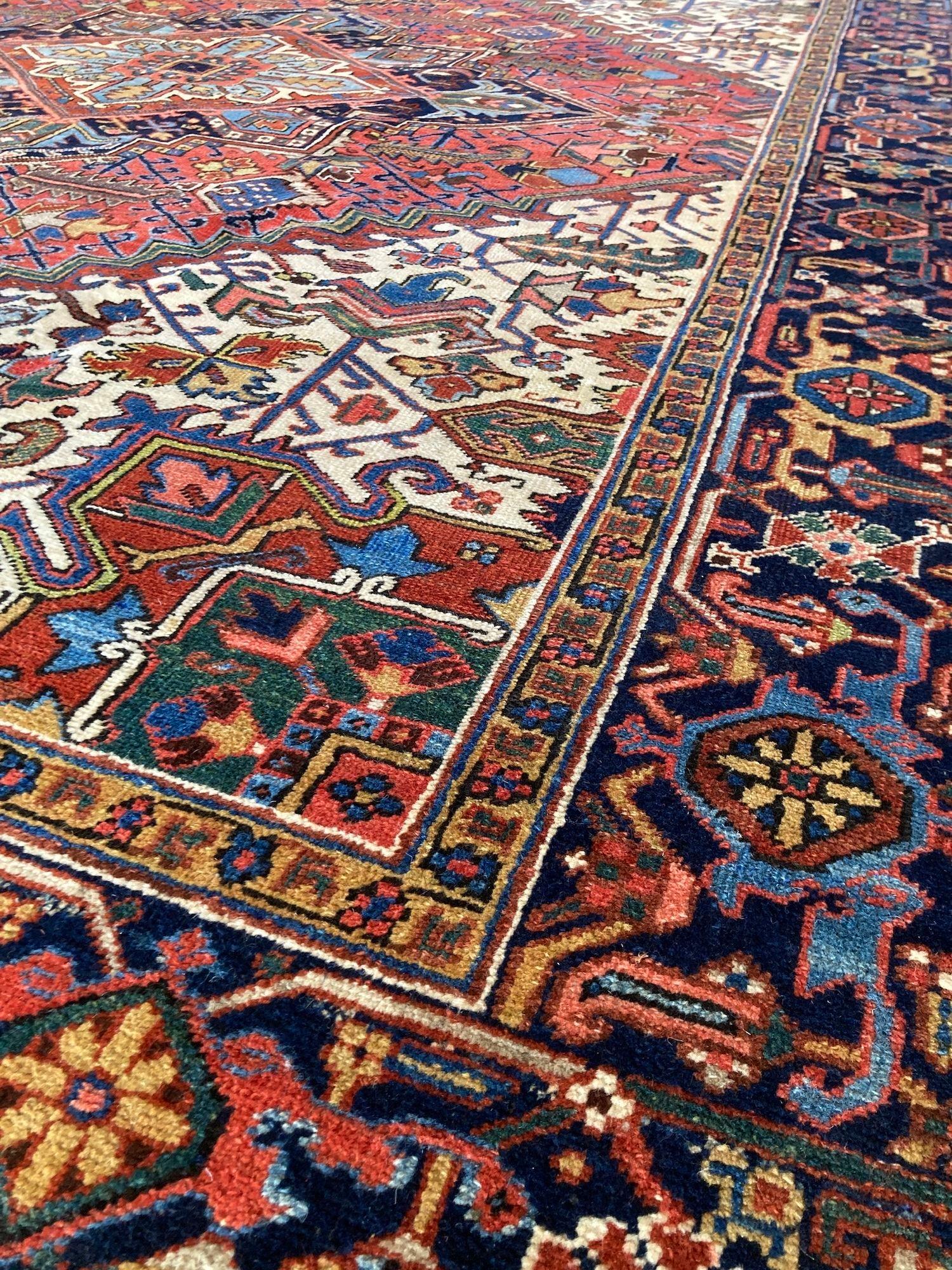 Antiker Heriz-Teppich 3,44 m x 2,63 m im Angebot 3