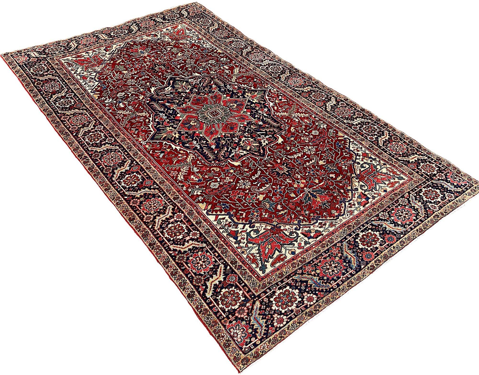 Antique Heriz Carpet 3.58m x 2.27m In Good Condition For Sale In St. Albans, GB