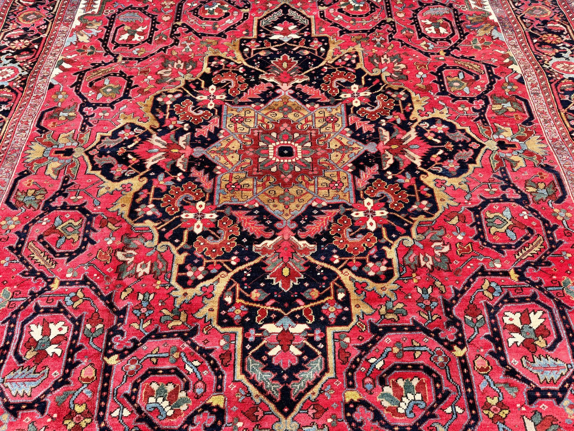 Antique Heriz Carpet 3.68m x 2.65m For Sale 3