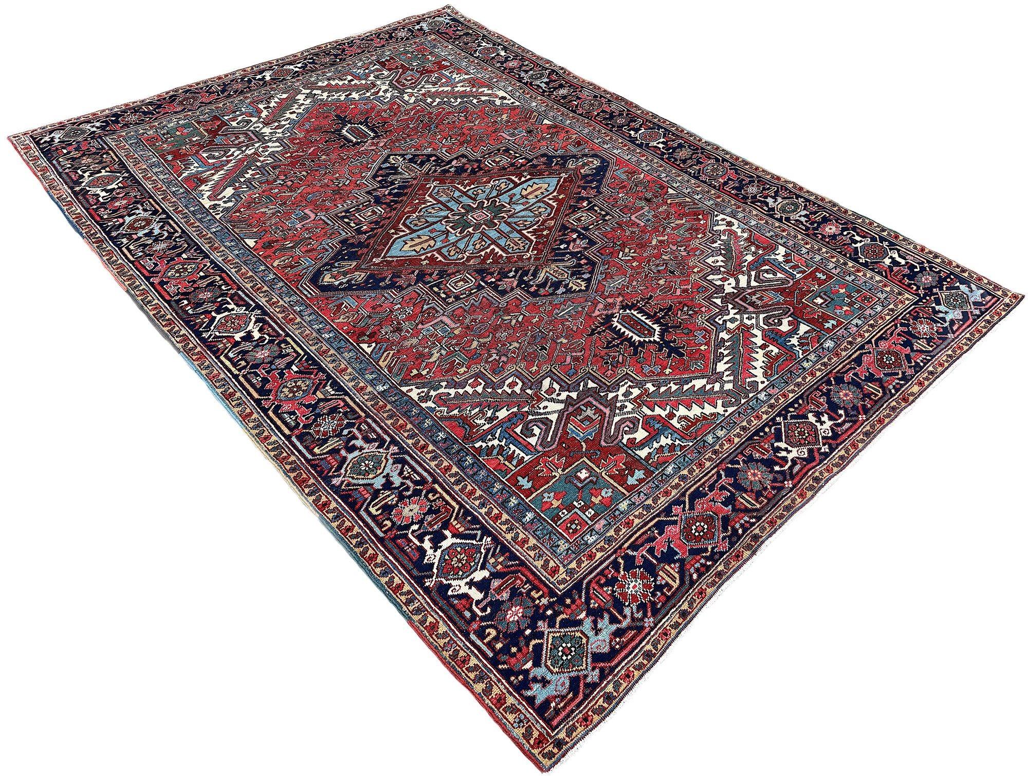 Antique Heriz Carpet 3.77m x 2.68m In Good Condition For Sale In St. Albans, GB