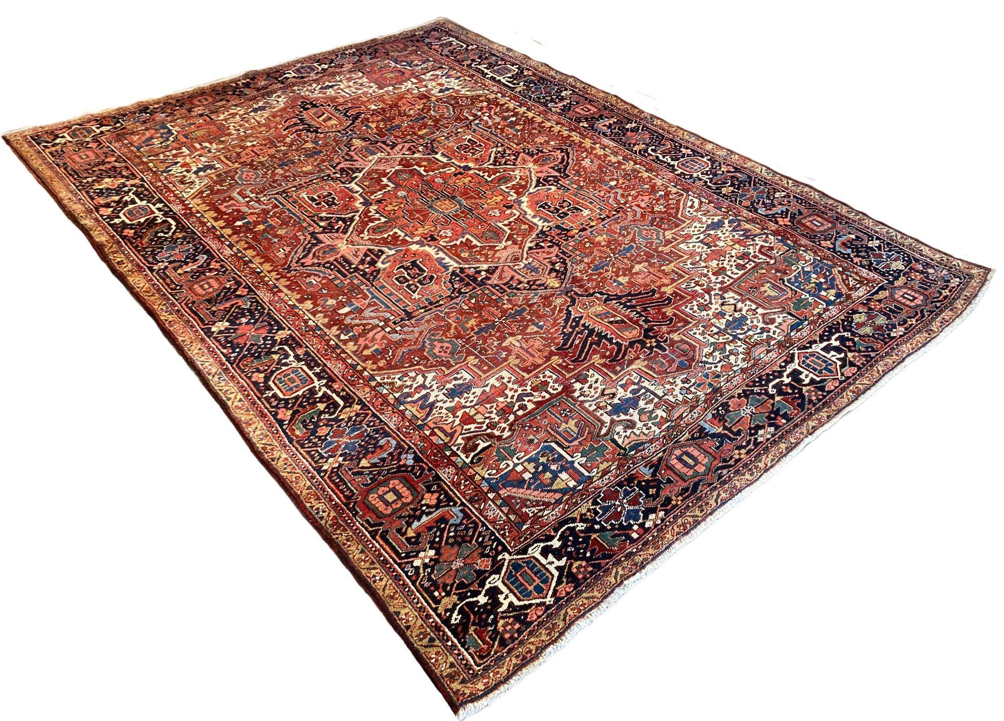 Antique Heriz Carpet 3.78m x 2.81m In Good Condition For Sale In St. Albans, GB